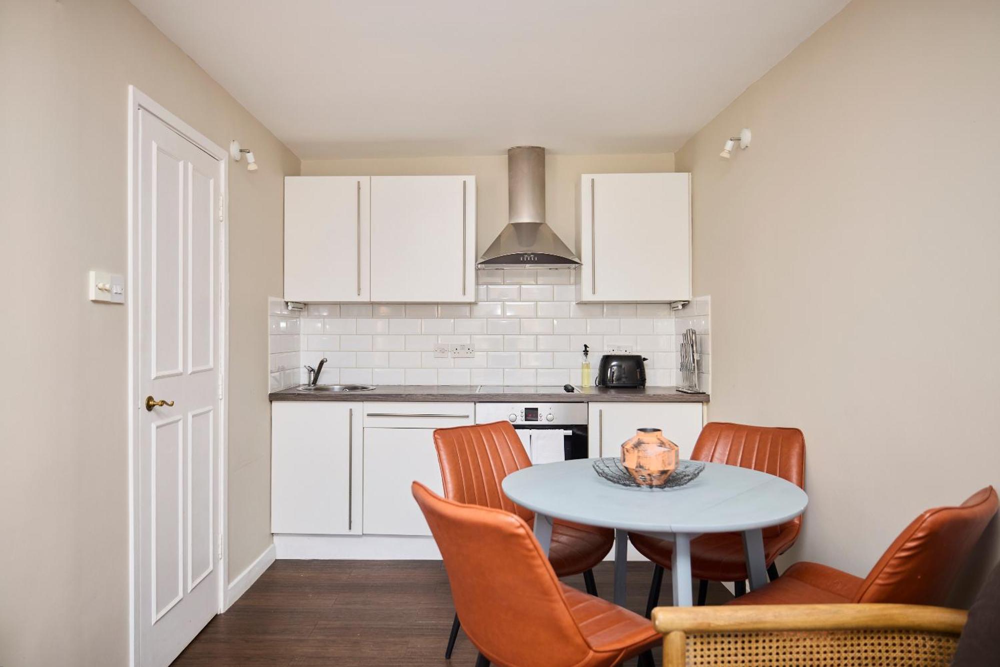 The Holland Park Crib - Classy 2bdr House *