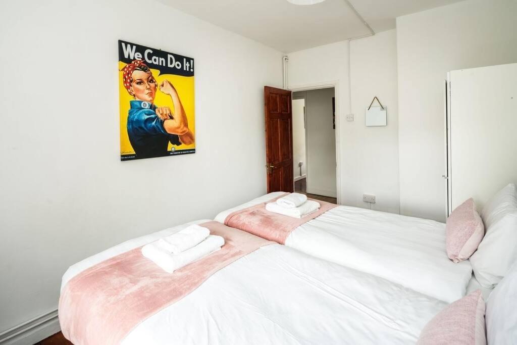 Cosy 3bd For 6 / 6 Beds Leilighet London