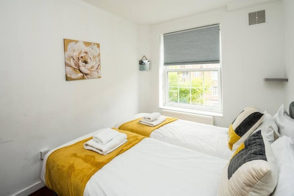 Cosy 3bd For 6 / 6 Beds Leilighet London
