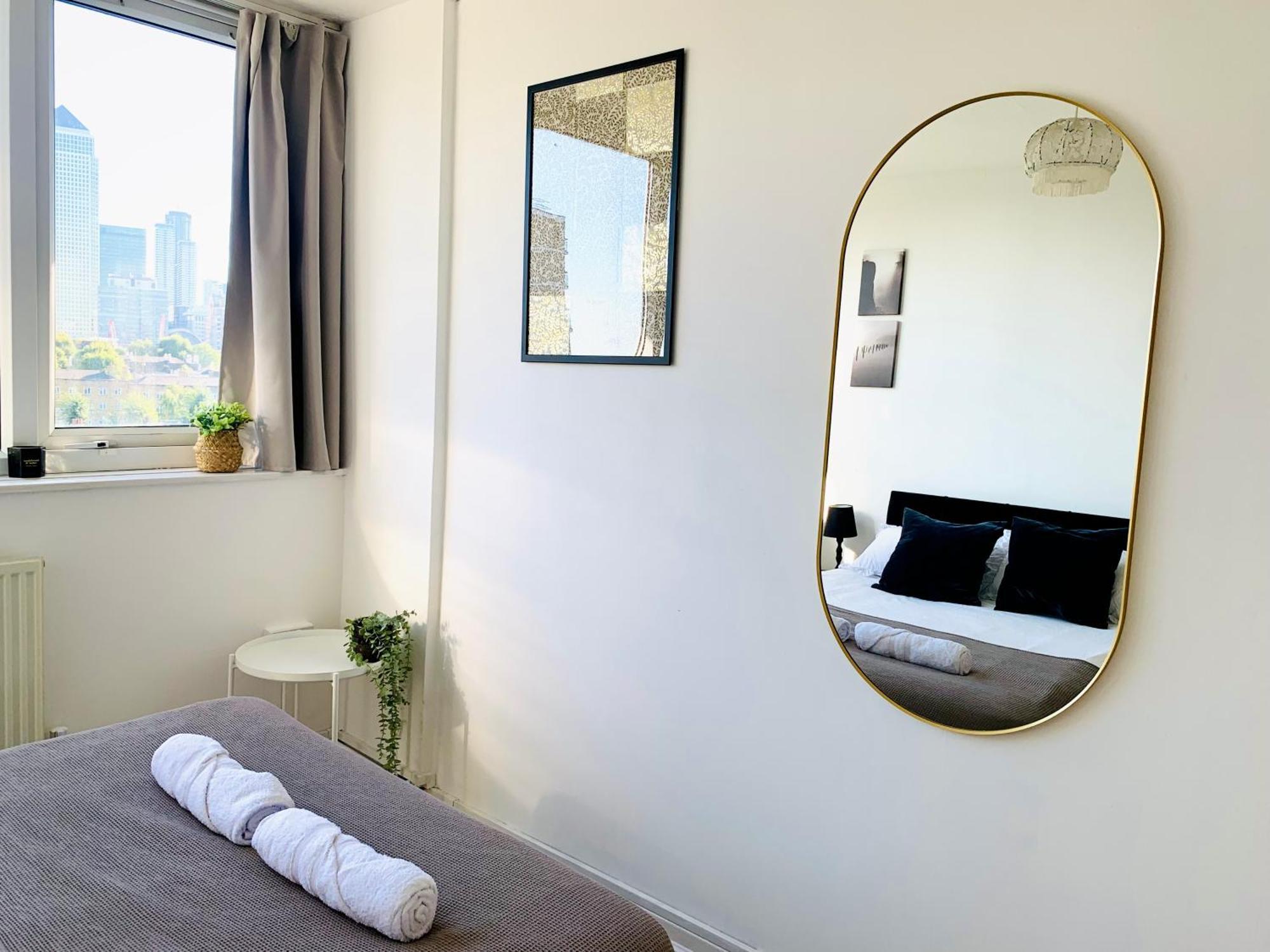 Poplar - Sleep 4-5 - Ideal For Business Travellers & Contractors - Near Canary Wharf And Dlr Station - Parking Tickets Available On Request Apartment