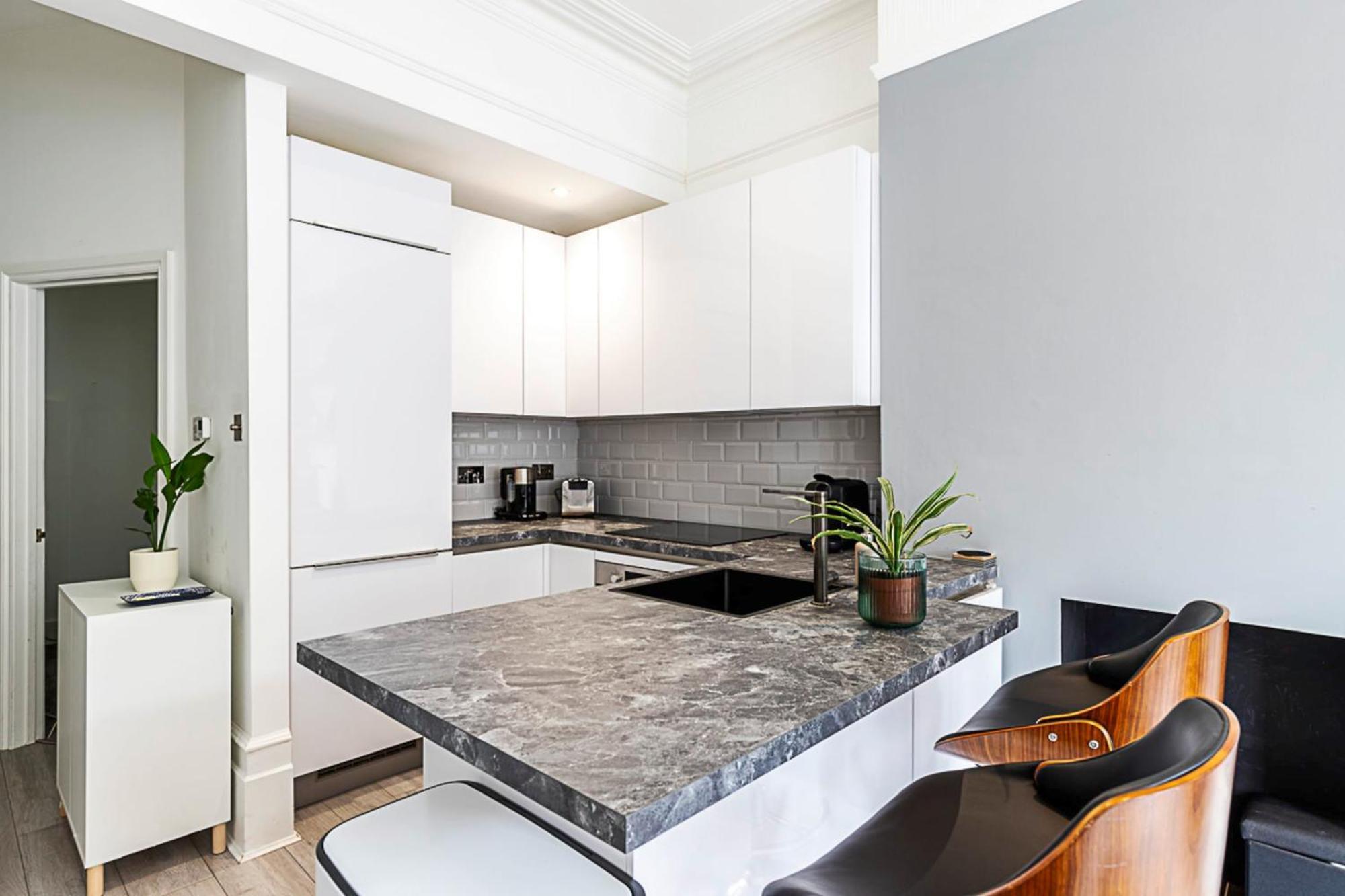 Stylish Hideaway Flat At Milton Park Highgate London