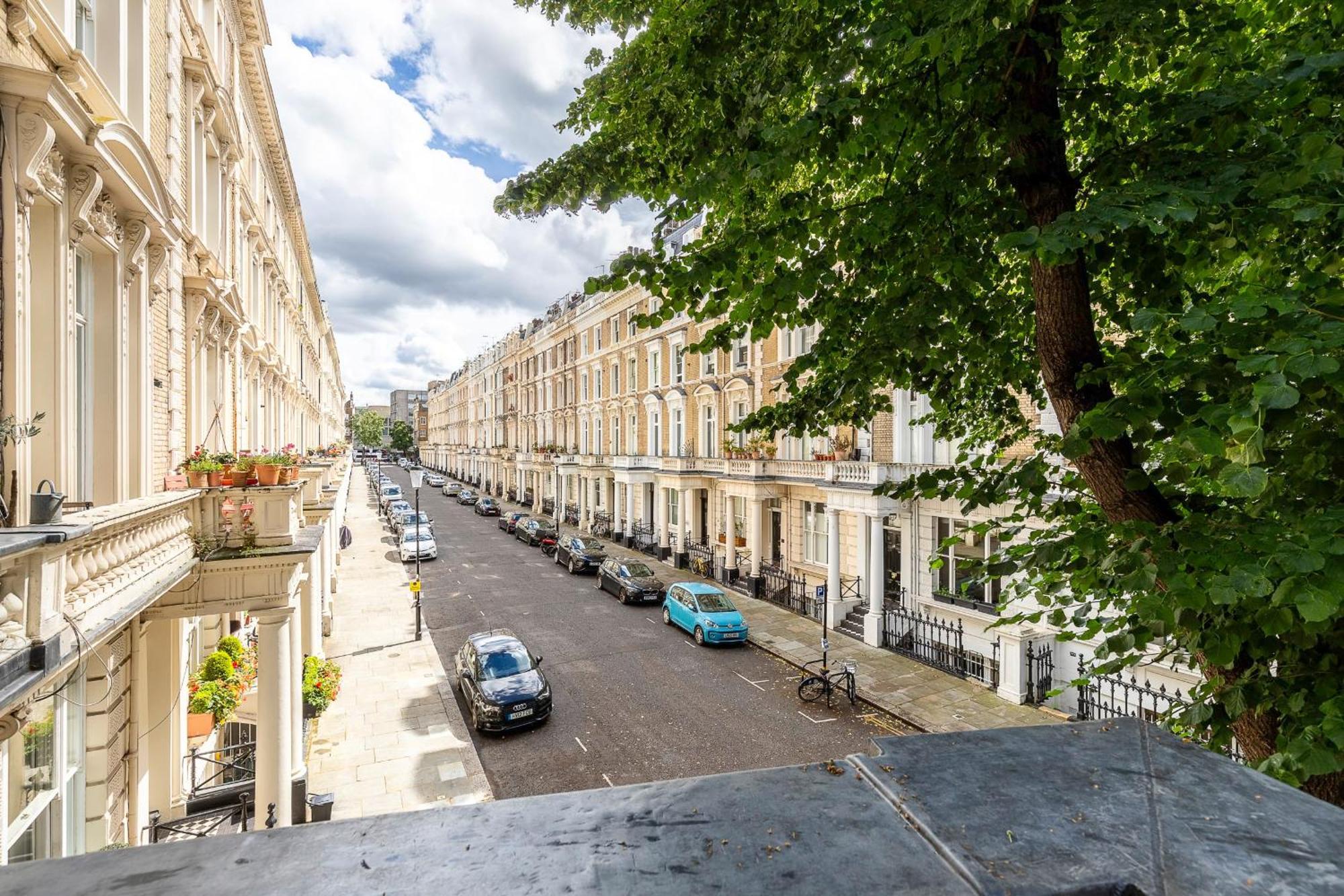 Classic Victorian Flat With Terrace Apartment