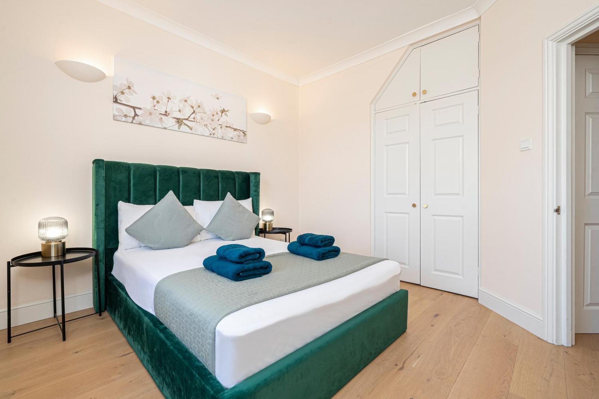 Baker Street Apartment London