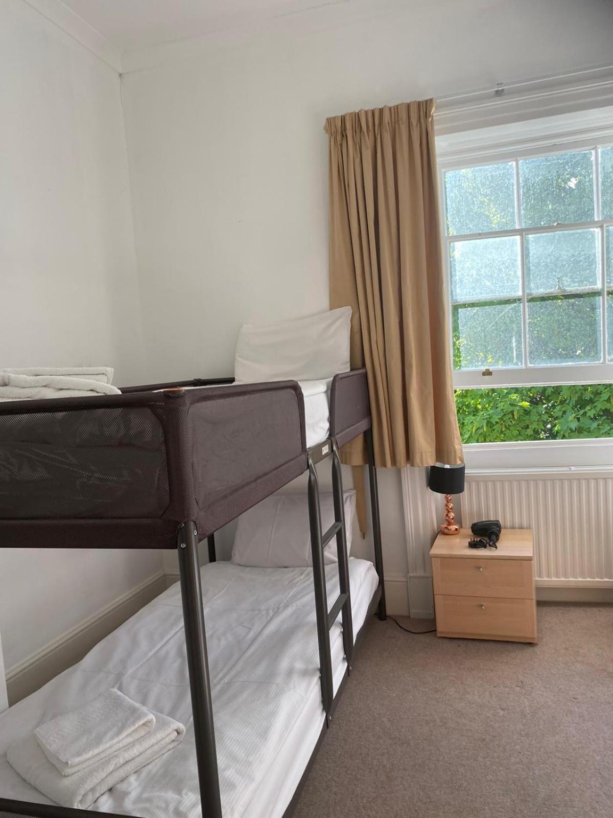 Heads On Bed - Budget 4 The Larger Groups London