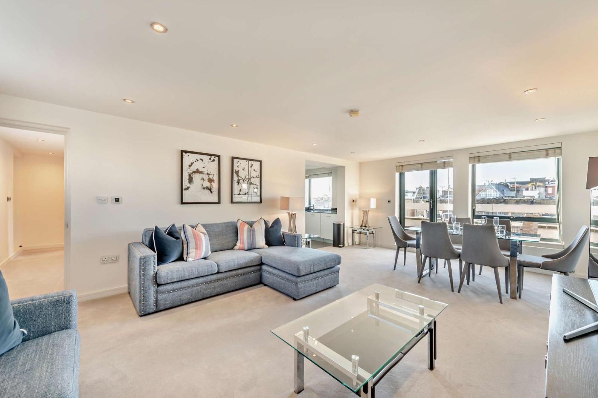 Pond Place Apartment