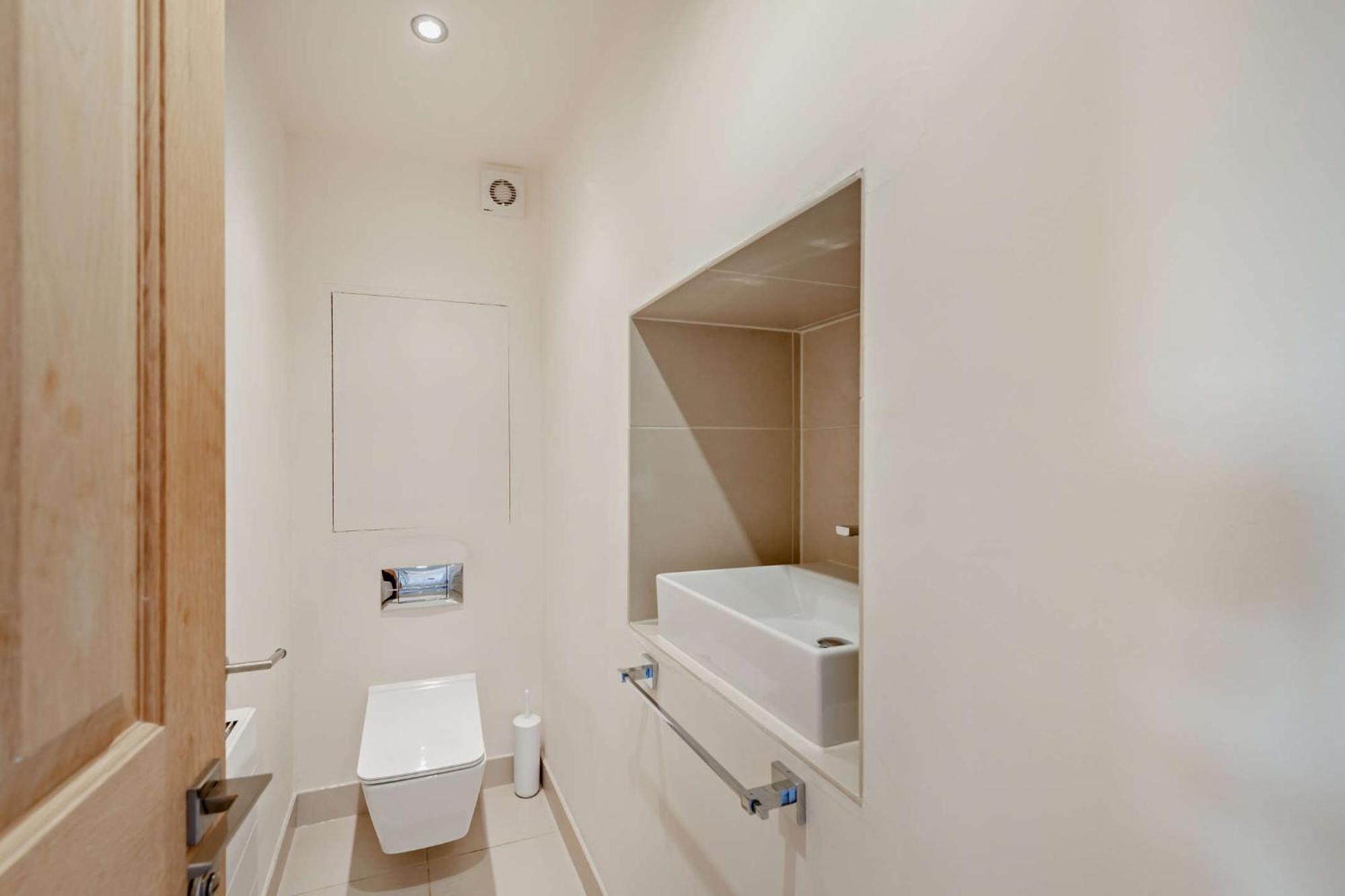 Apartment Pond Place