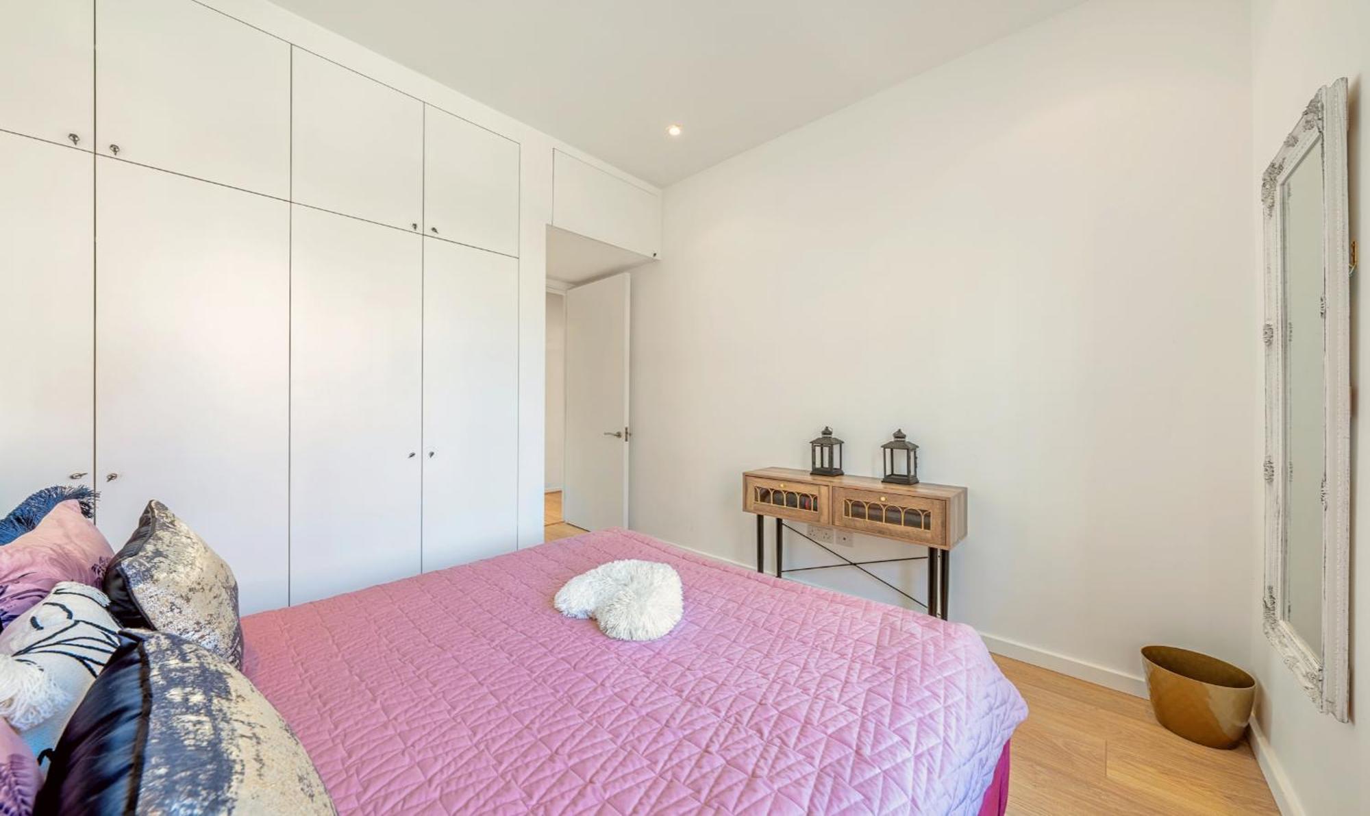 Designer Victorian Flat With Huge Terrace * London