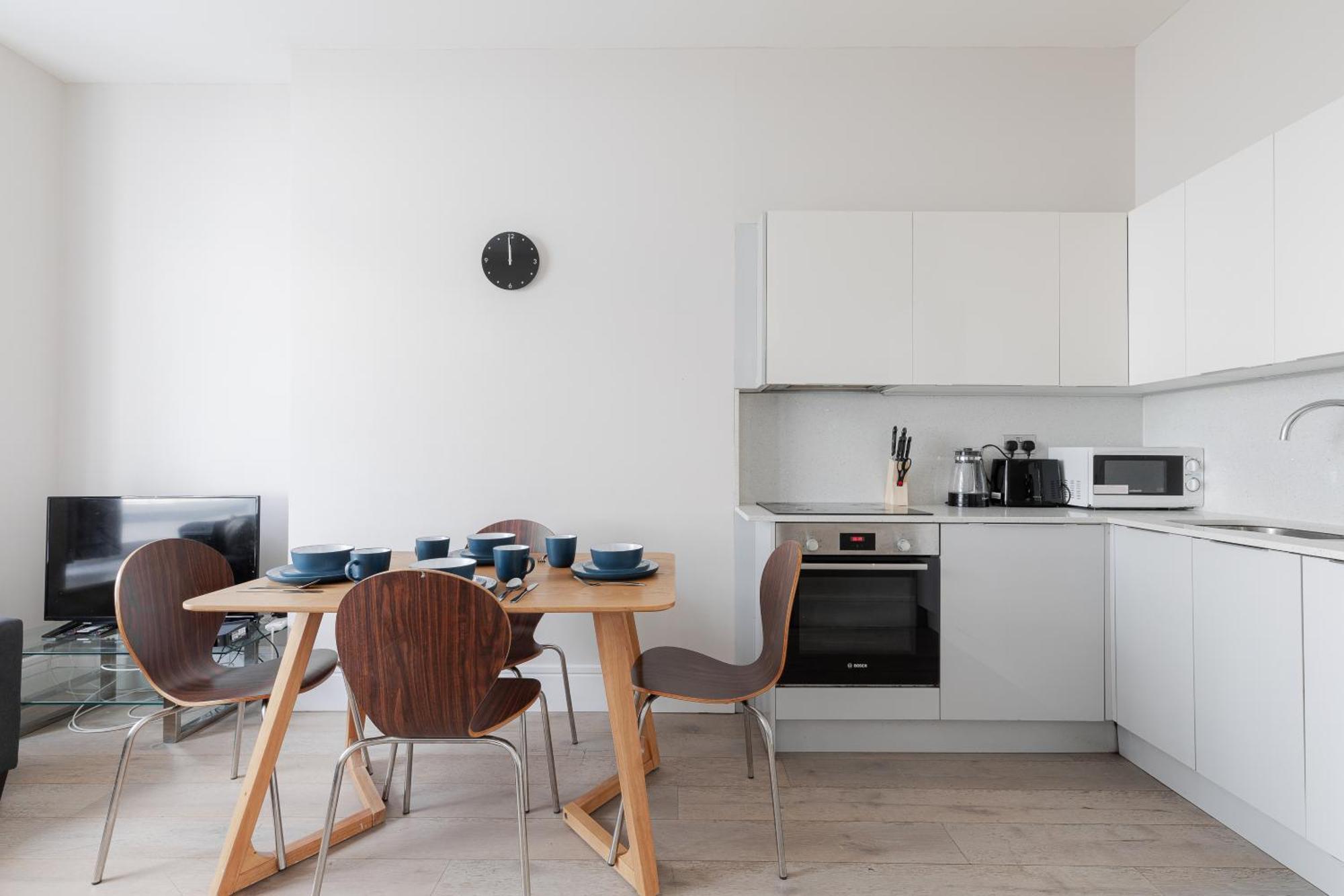 Superb Opposite Edgware Road Station Apartment London