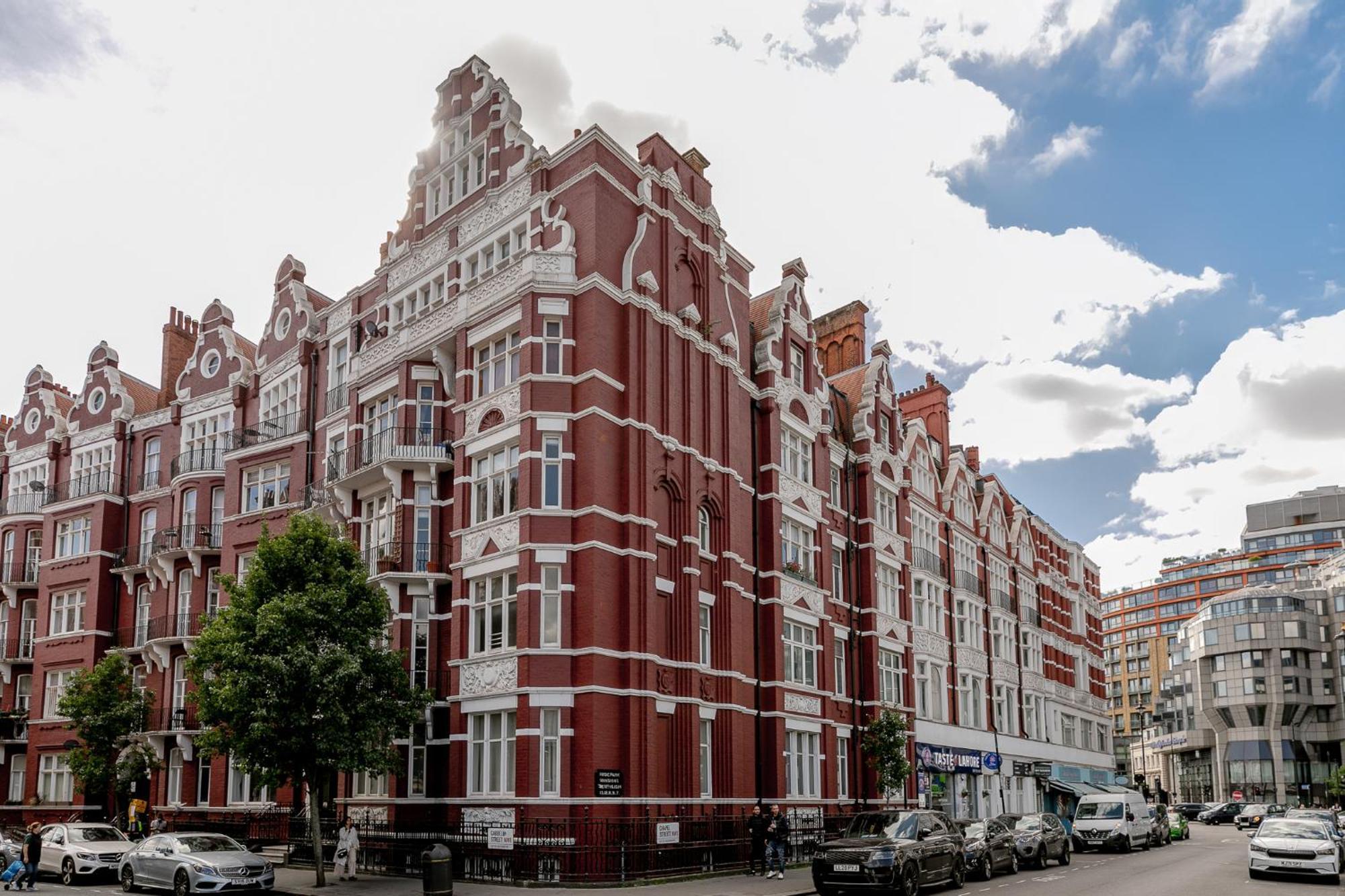 Superb Opposite Edgware Road Station *