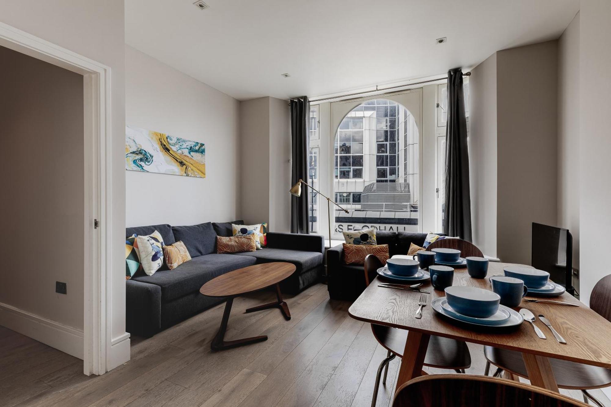 Superb Opposite Edgware Road Station Apartment London
