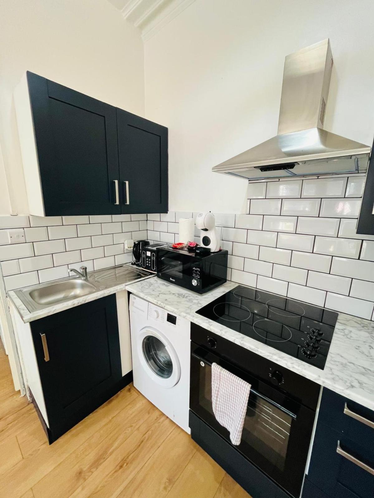 Leilighet Wonderful Fully-equipped Near 8 London