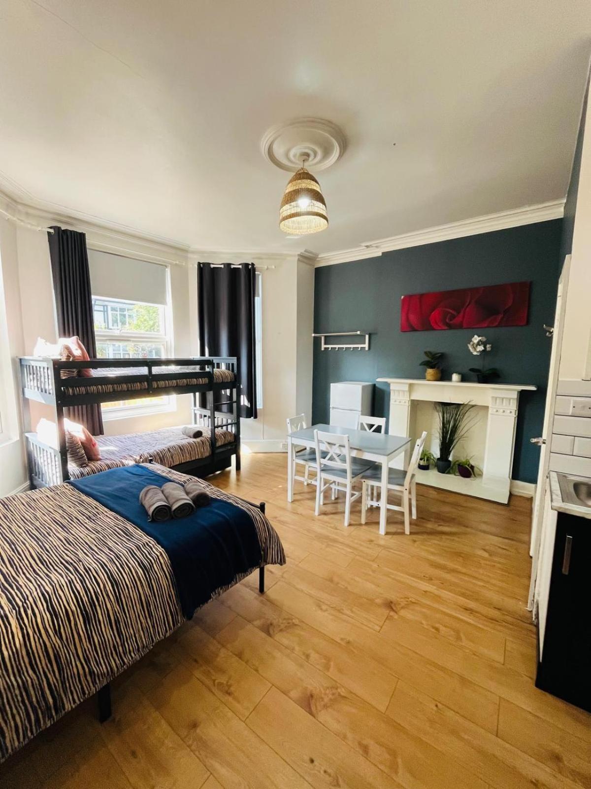 Leilighet Wonderful Fully-equipped Near 8 London
