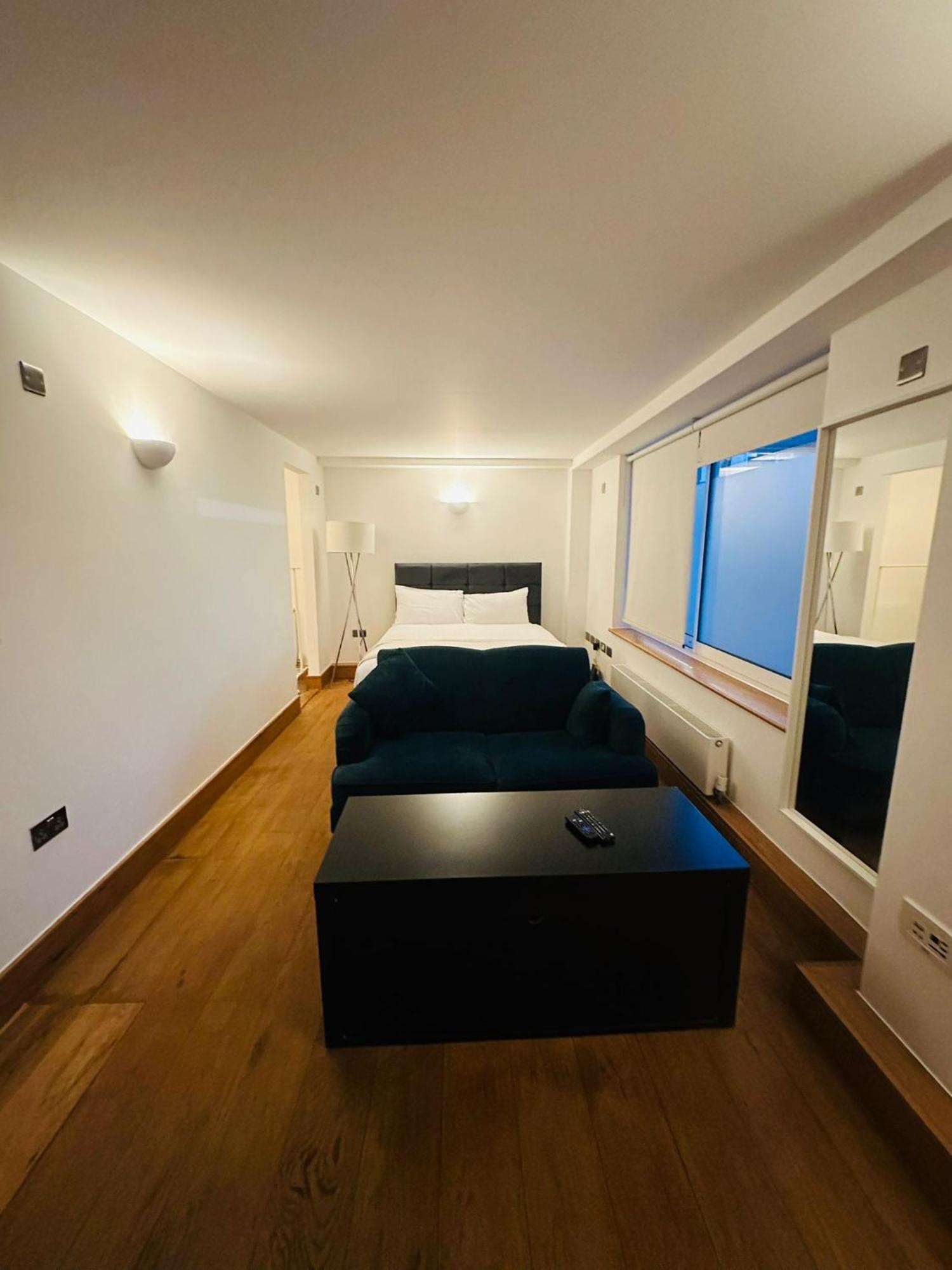 Westwood House Apartment *