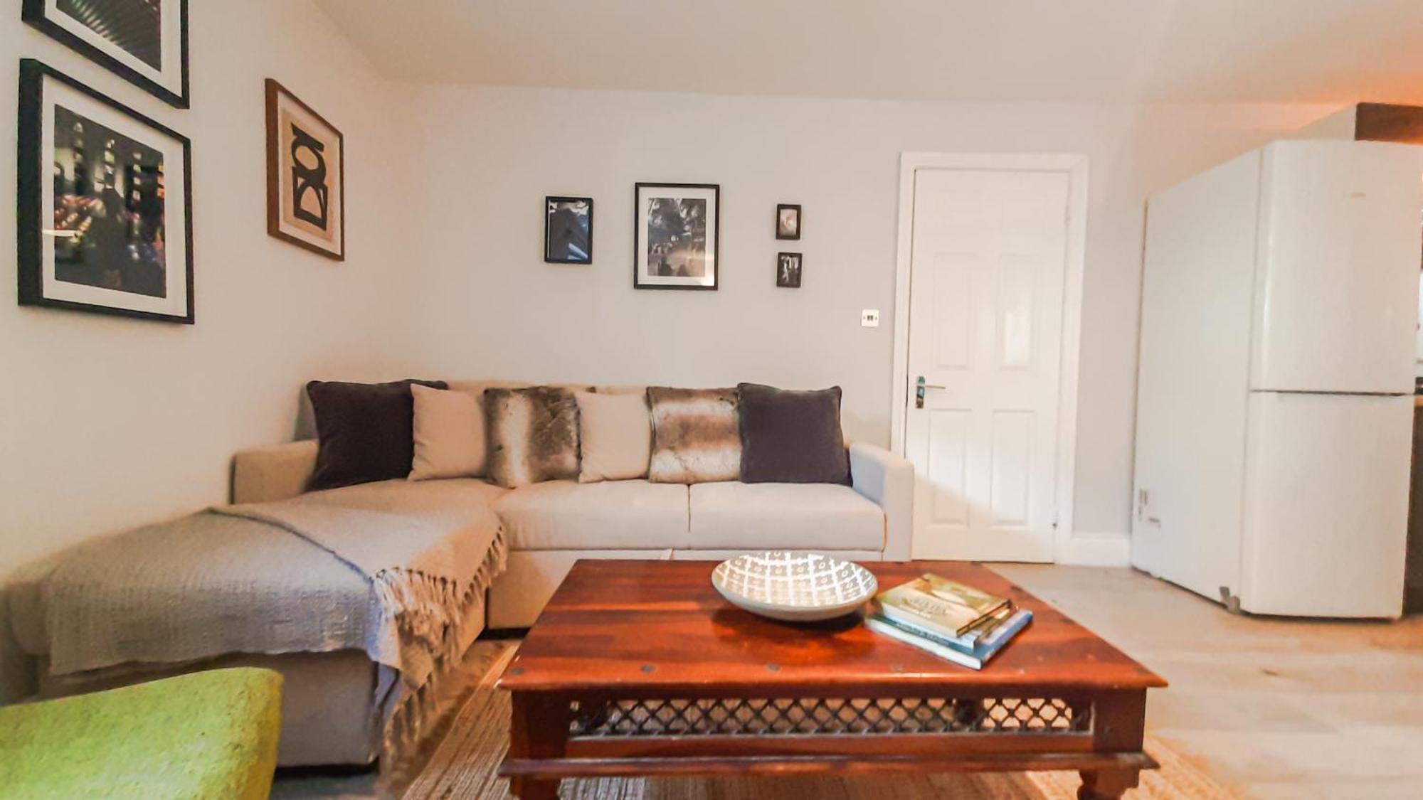 Stunning 2 Bedrooms Apartment *