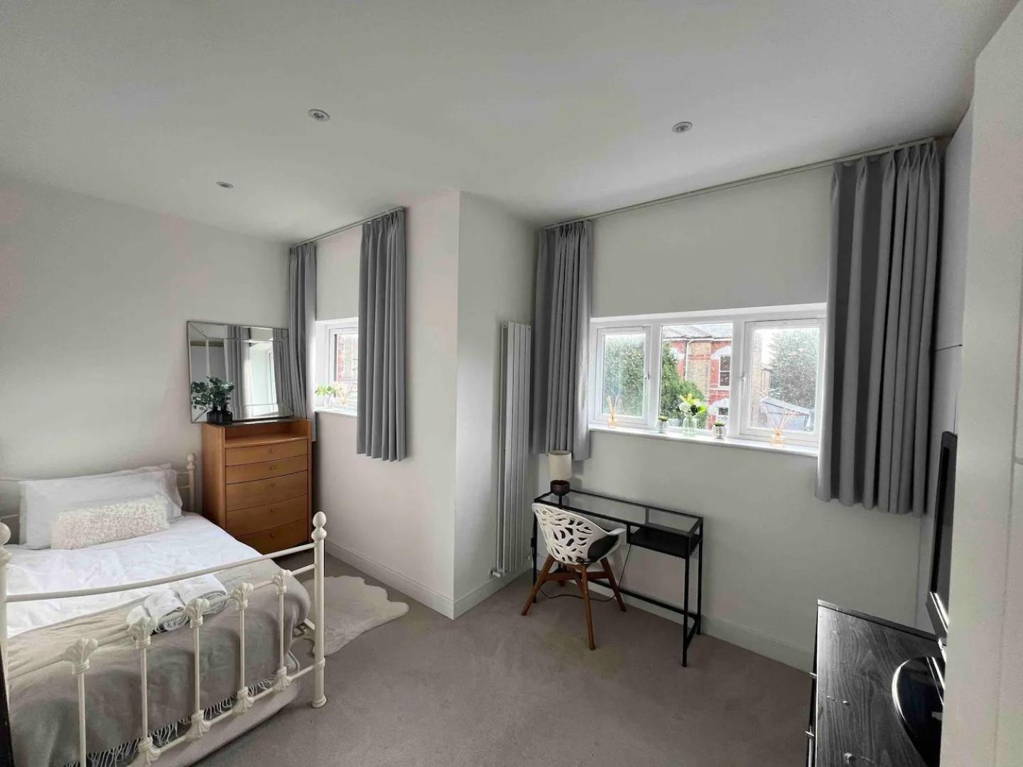 Cosy Single With Private Bathroom Homestay *