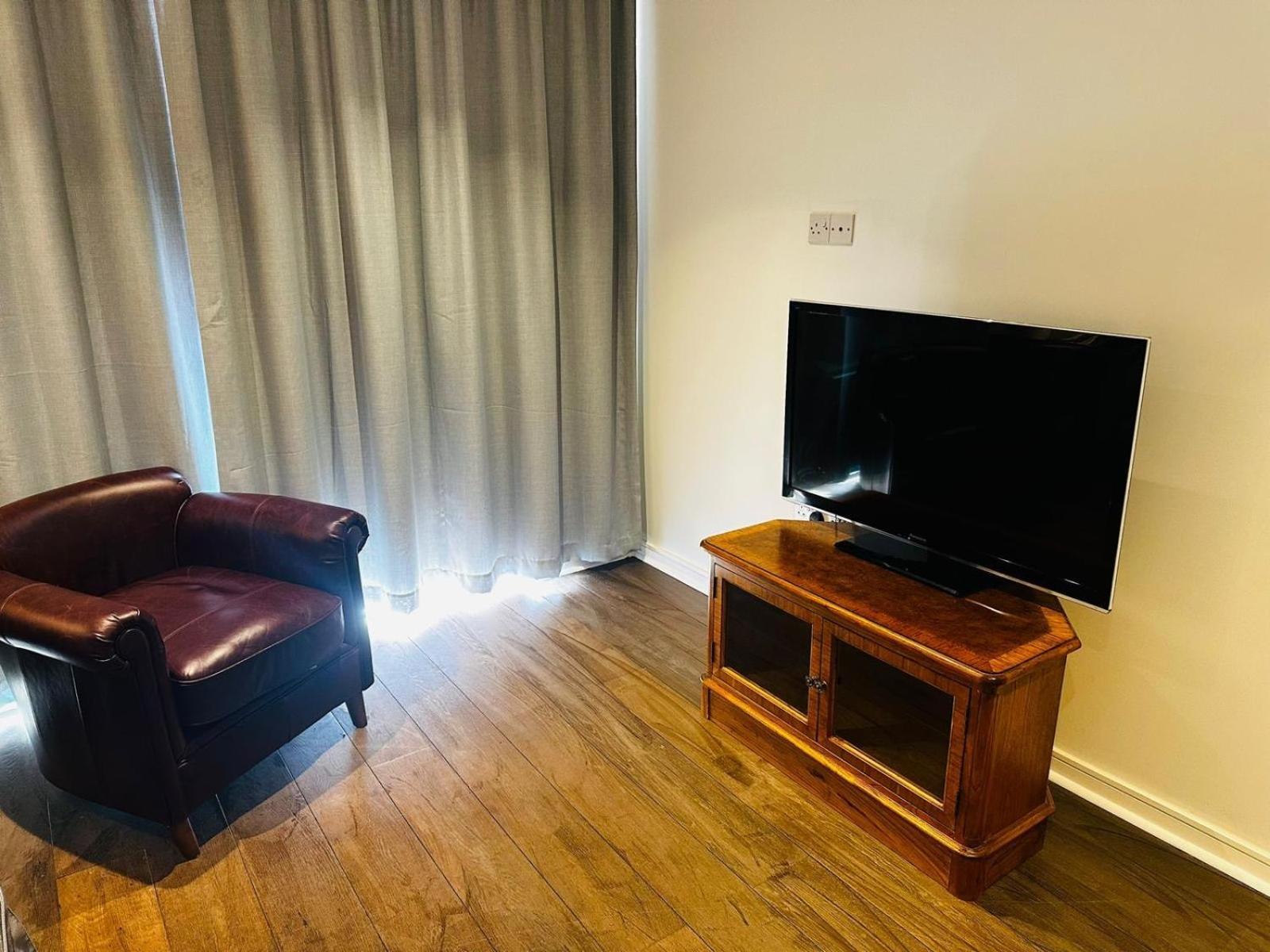 Modern 1 Bedroom Flat On Putney Hill London