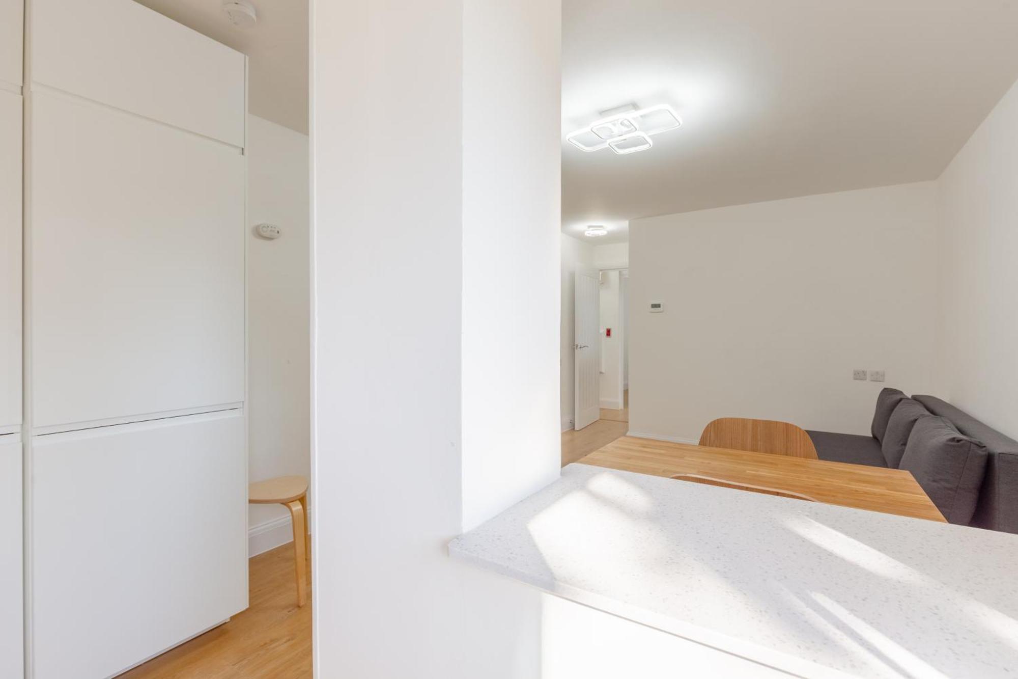 Newly Refurbished 2bd Flat Close To Excel *
