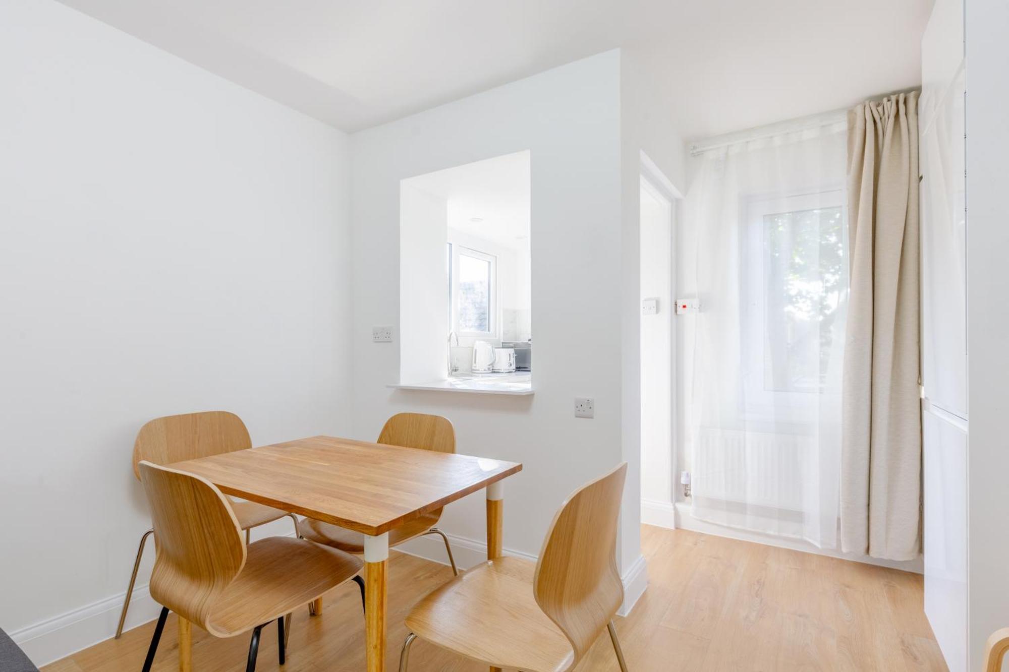 Newly Refurbished 2bd Flat Close To Excel Apartment London