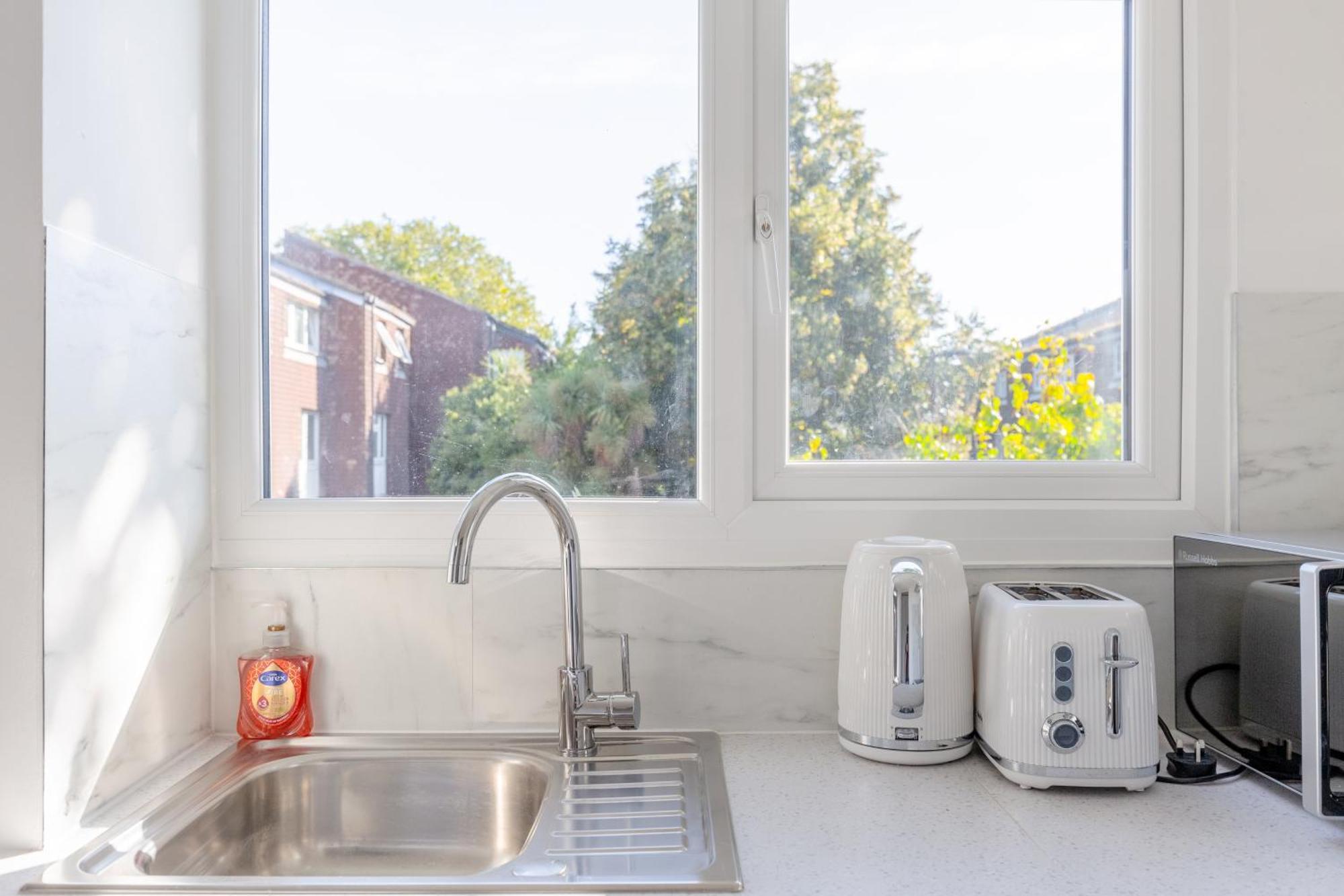 Newly Refurbished 2bd Flat Close To Excel *