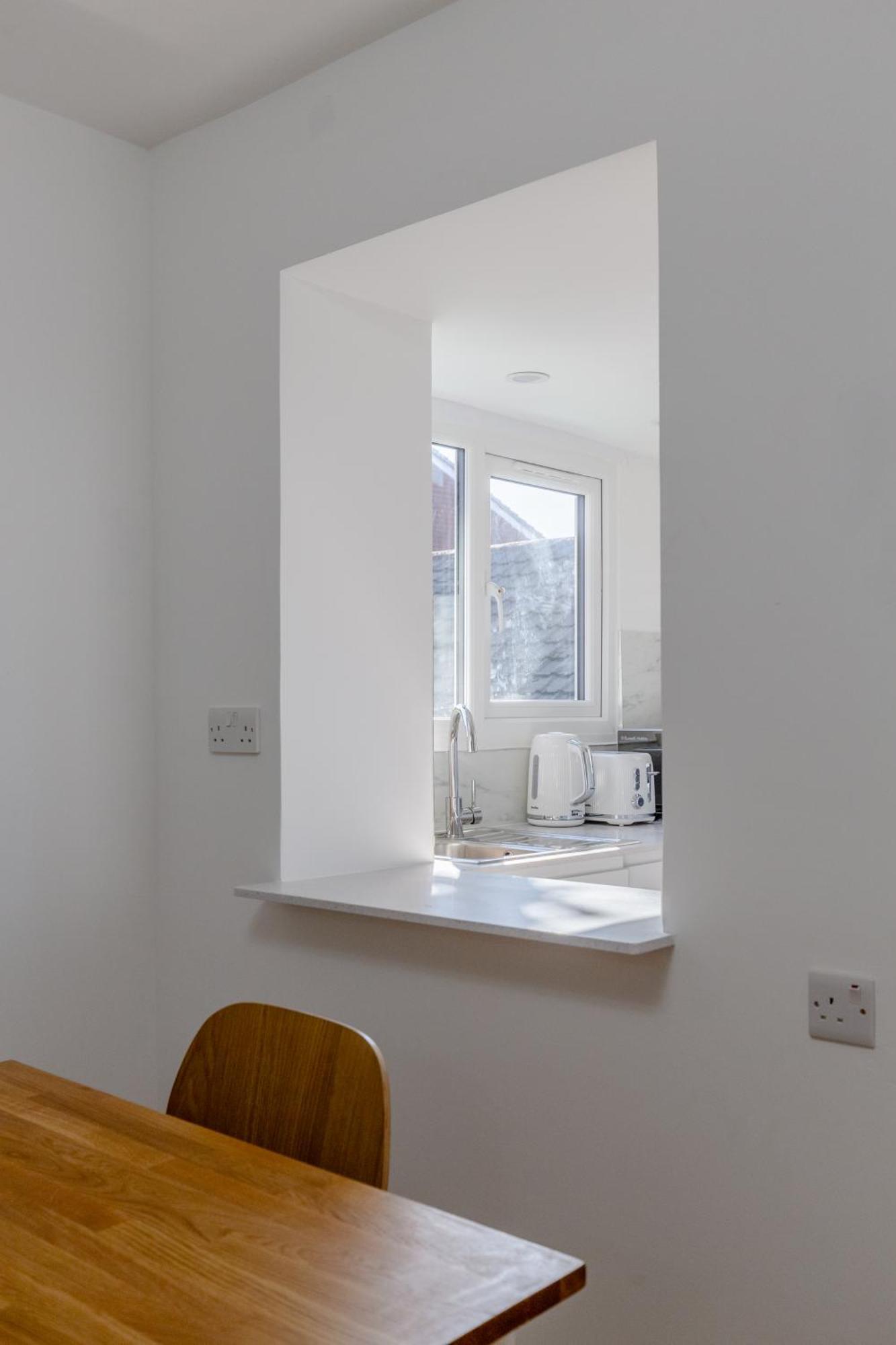 Newly Refurbished 2bd Flat Close To Excel London