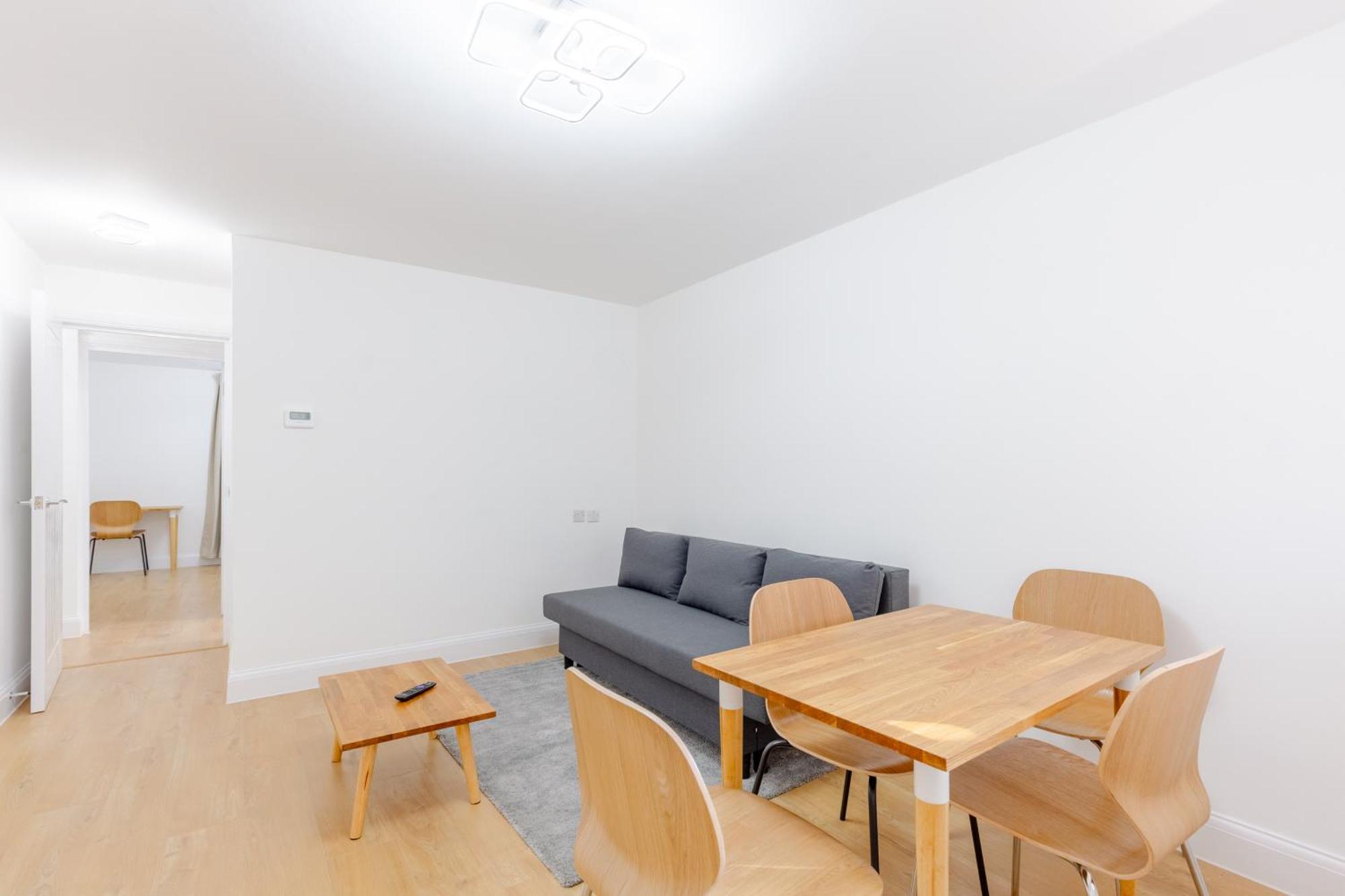 Newly Refurbished 2bd Flat Close To Excel * London