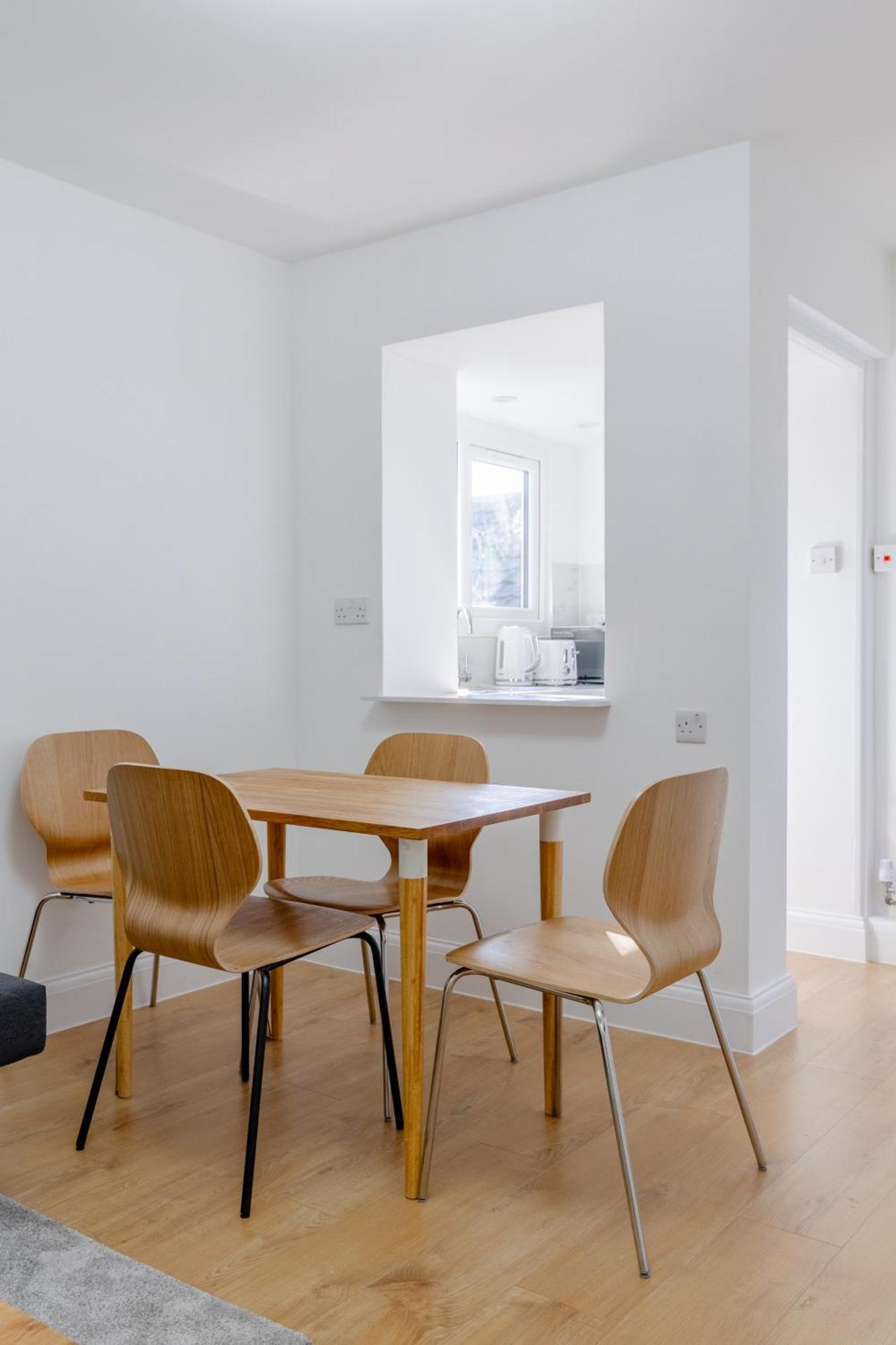 Newly Refurbished 2bd Flat Close To Excel