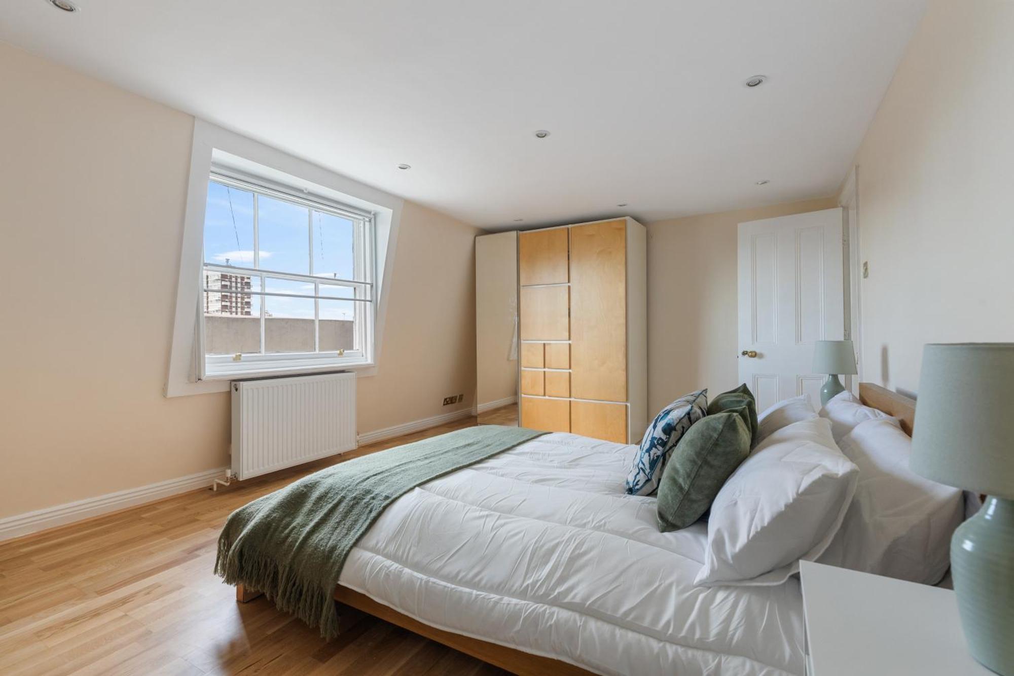 Parea Living - Spacious 4 Story House, Families, Big Groups * London