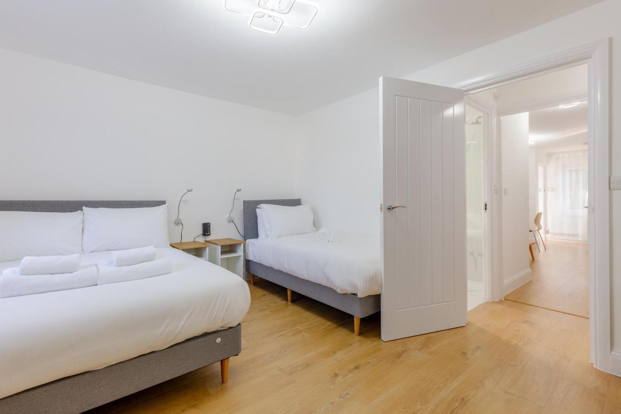 Newly Refurbished 2bd Flat Close To Excel * London
