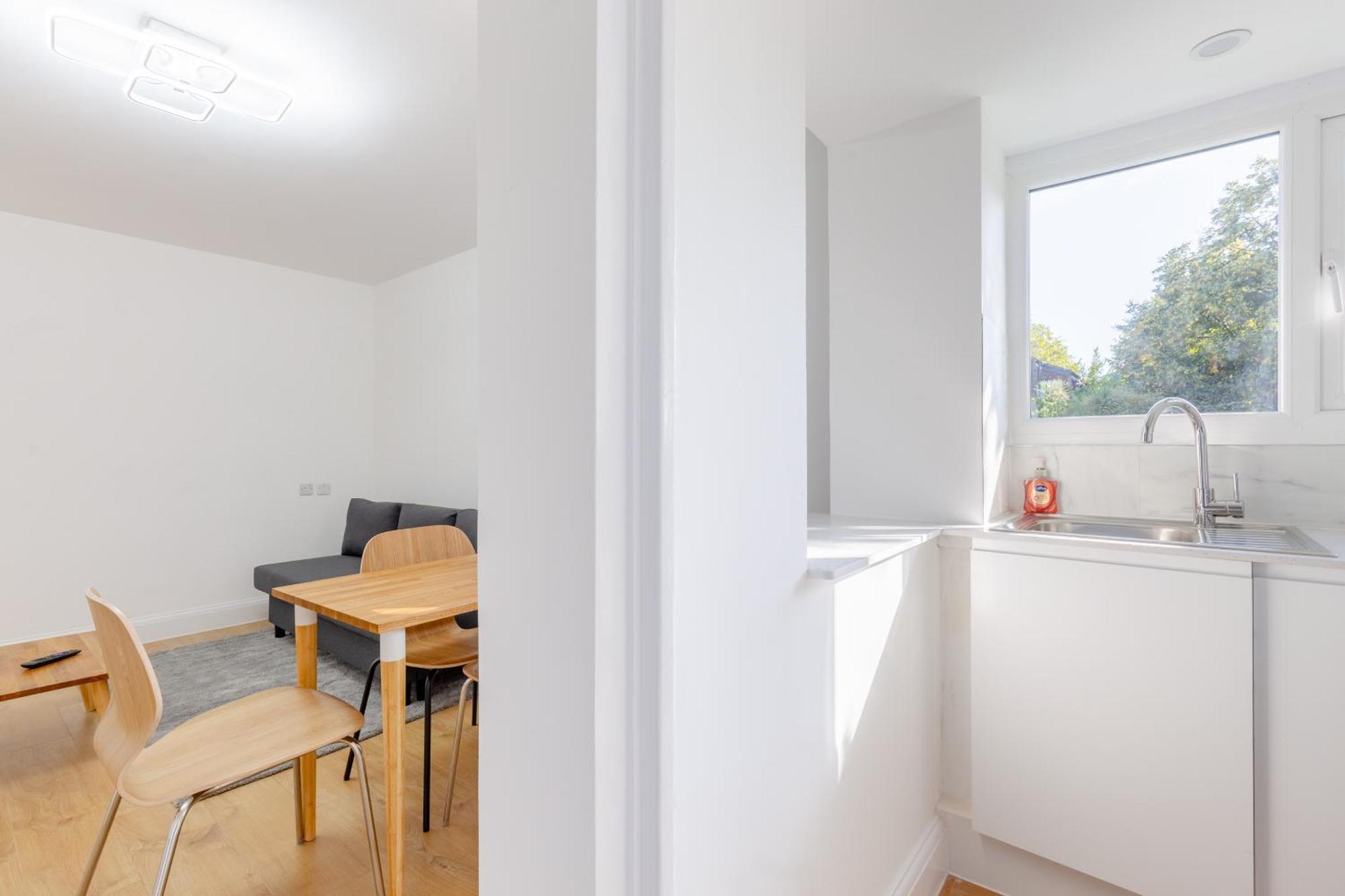 Apartment Newly Refurbished 2bd Flat Close To Excel *