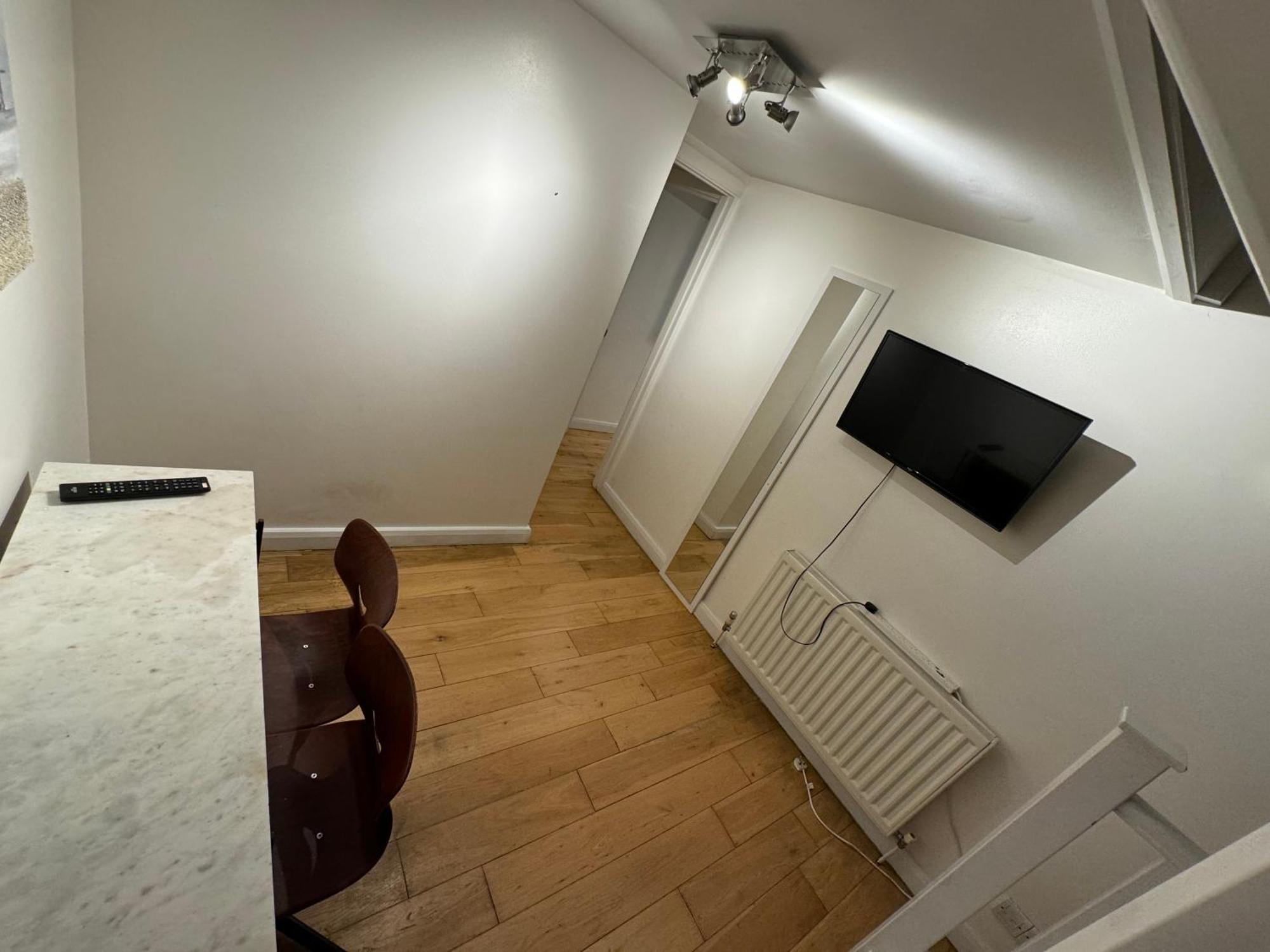 Cozy Rooms Near Central London Guest house