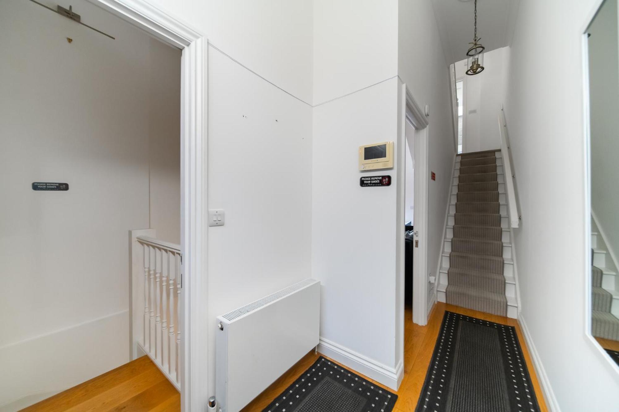 Ferienhaus 4br 2ba House By Livestay Short Lets & Serviced Near Oxford Circus With 2 Private Patios London