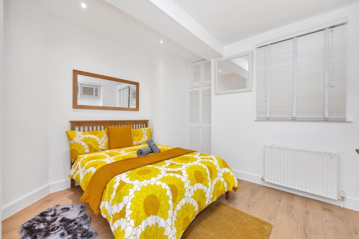 3 Bedroom 2 Bathroom Victorian Flat In Kensington Leilighet London