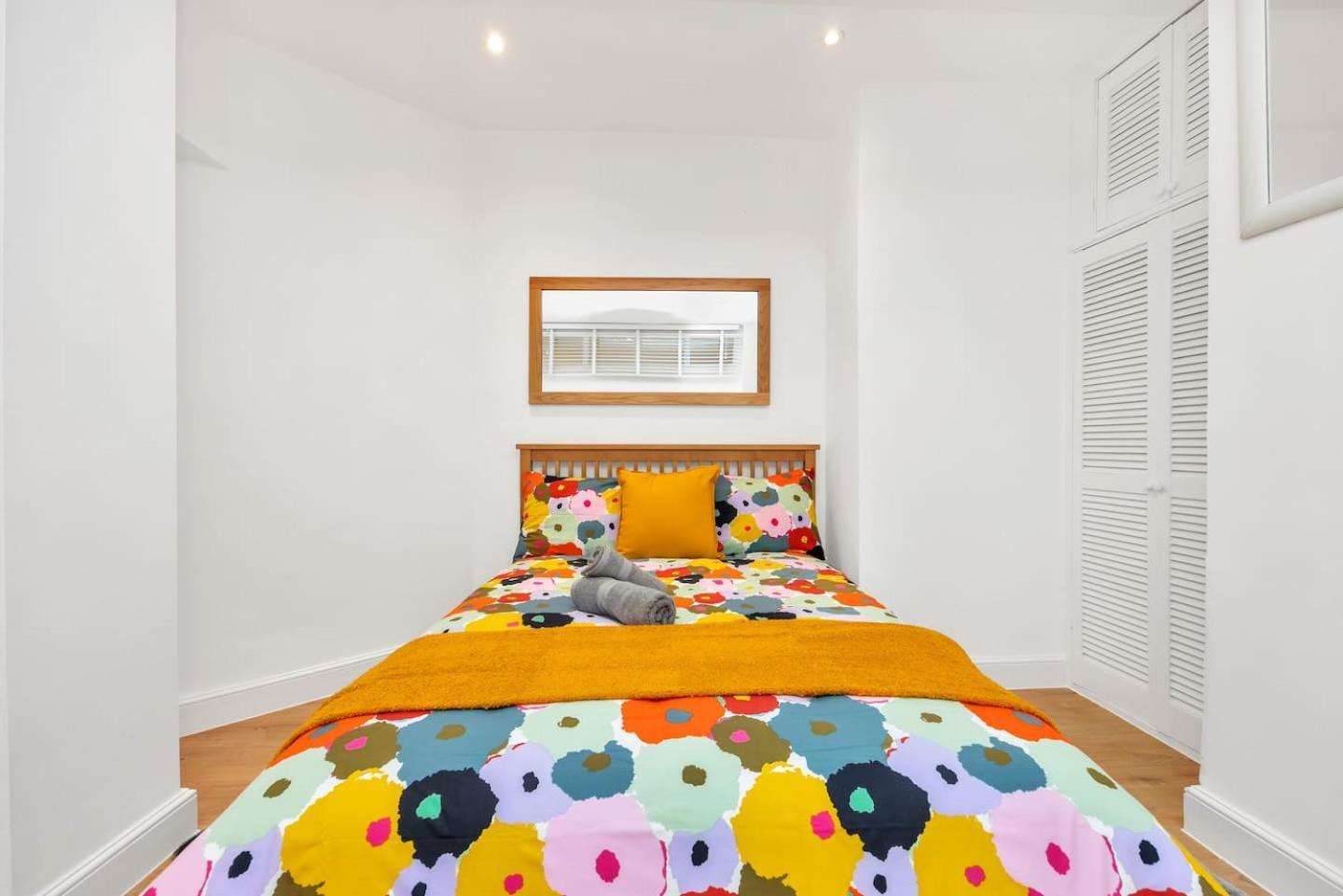 3 Bedroom 2 Bathroom Victorian Flat In Kensington London
