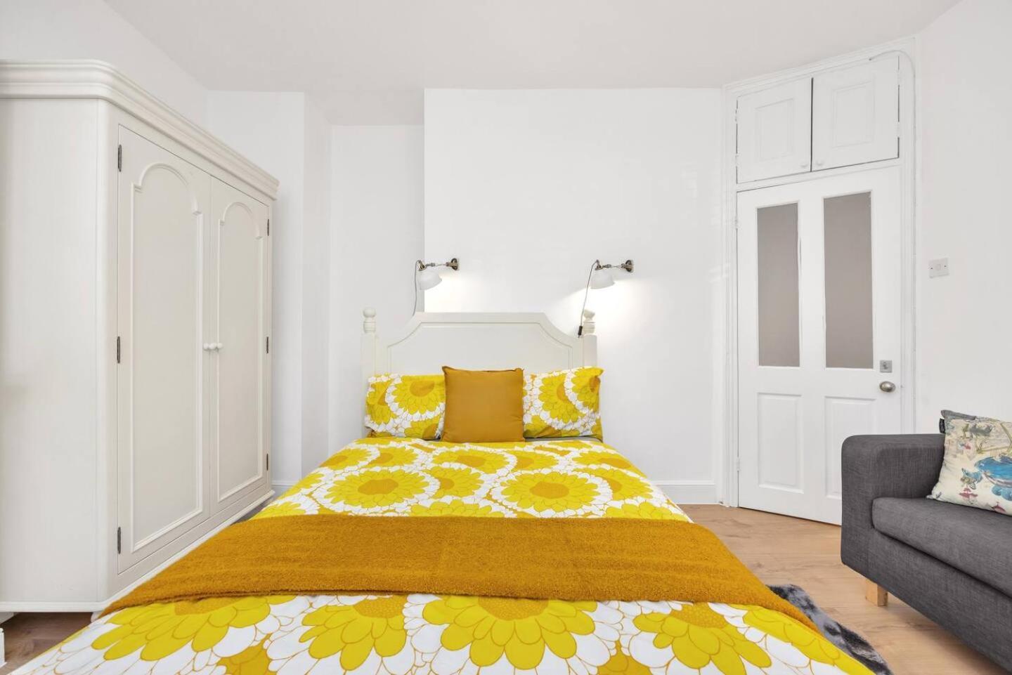 3 Bedroom 2 Bathroom Victorian Flat In Kensington London