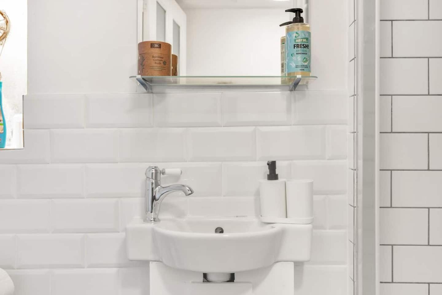 3 Bedroom 2 Bathroom Victorian Flat In Kensington *