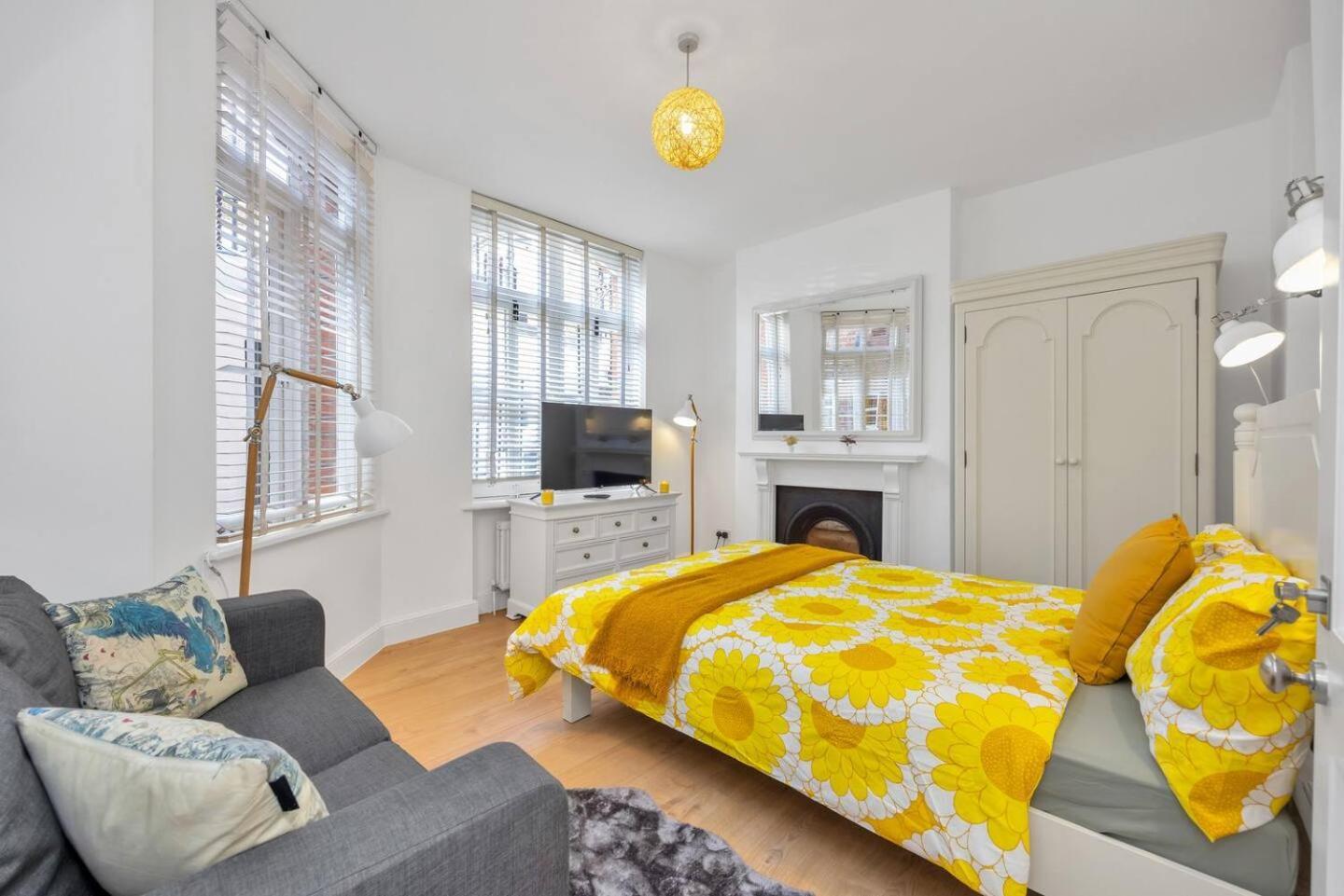 3 Bedroom 2 Bathroom Victorian Flat In Kensington London
