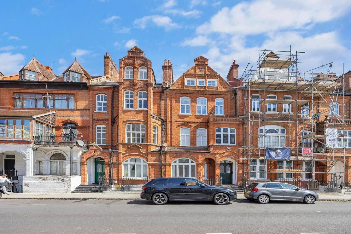 3 Bedroom 2 Bathroom Victorian Flat In Kensington