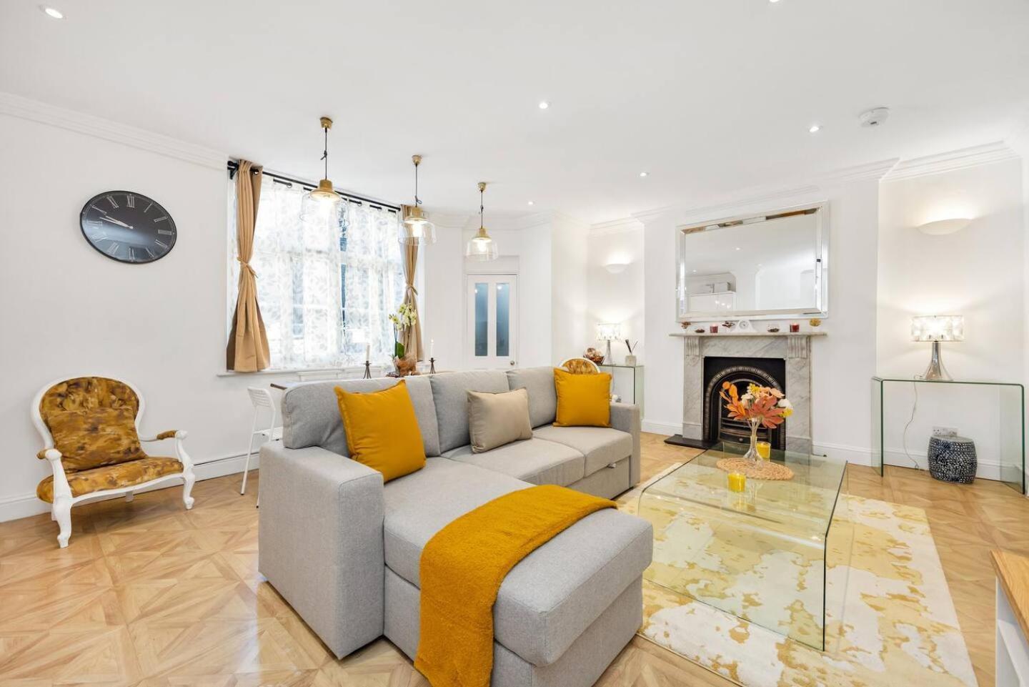 3 Bedroom 2 Bathroom Victorian Flat In Kensington