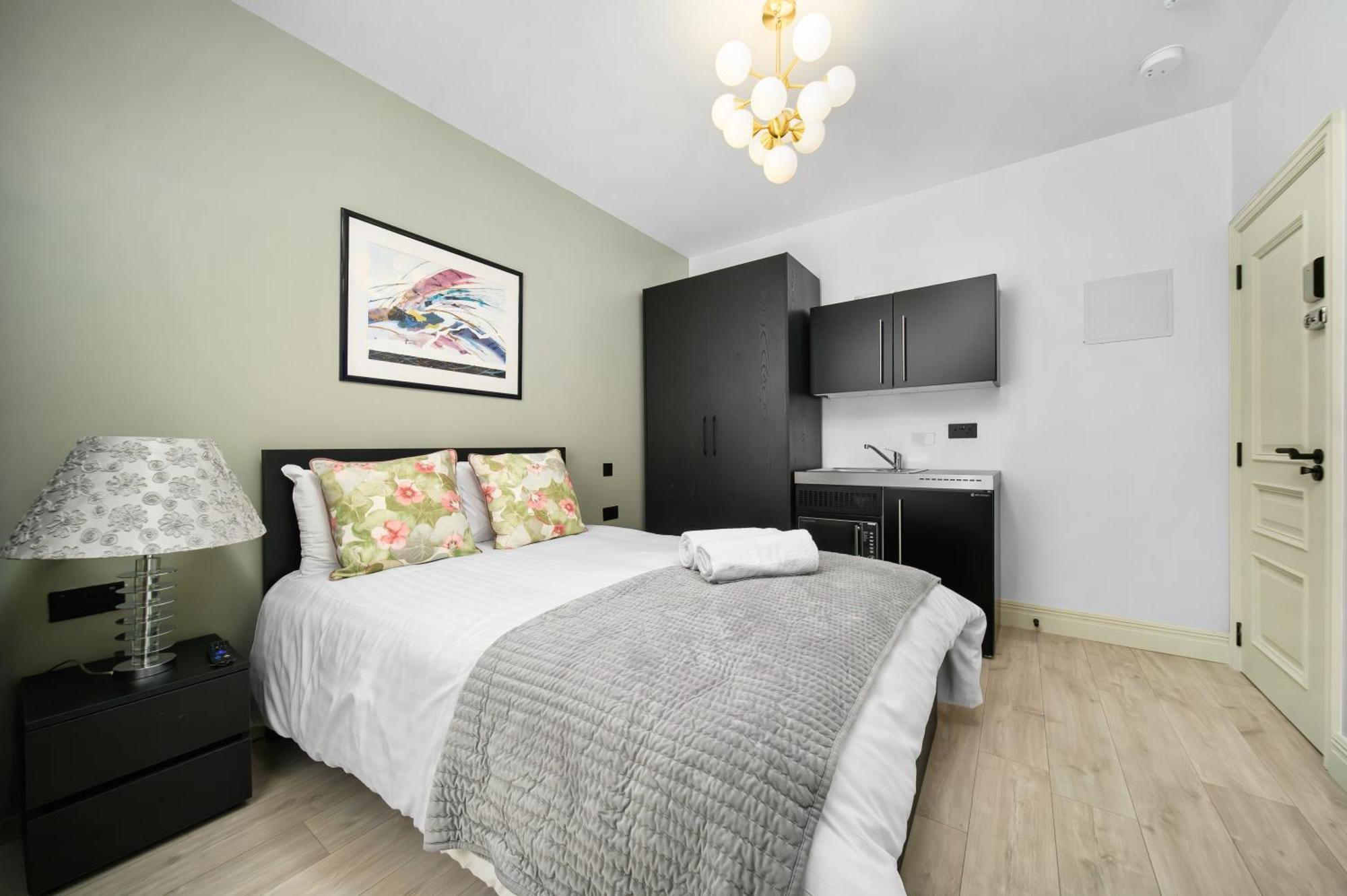 Nine Elms Modern Apartment *