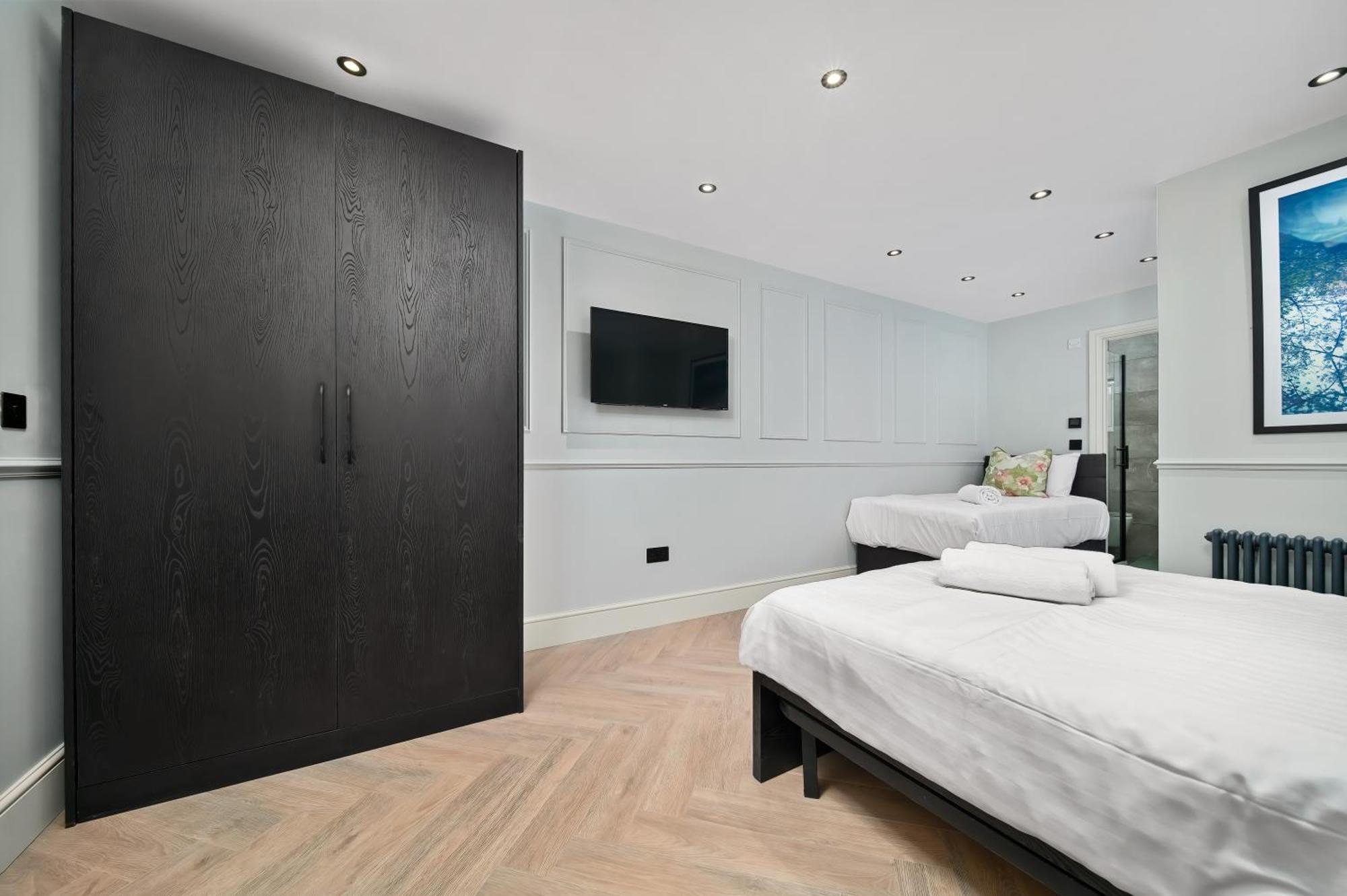Nine Elms Modern Apartment