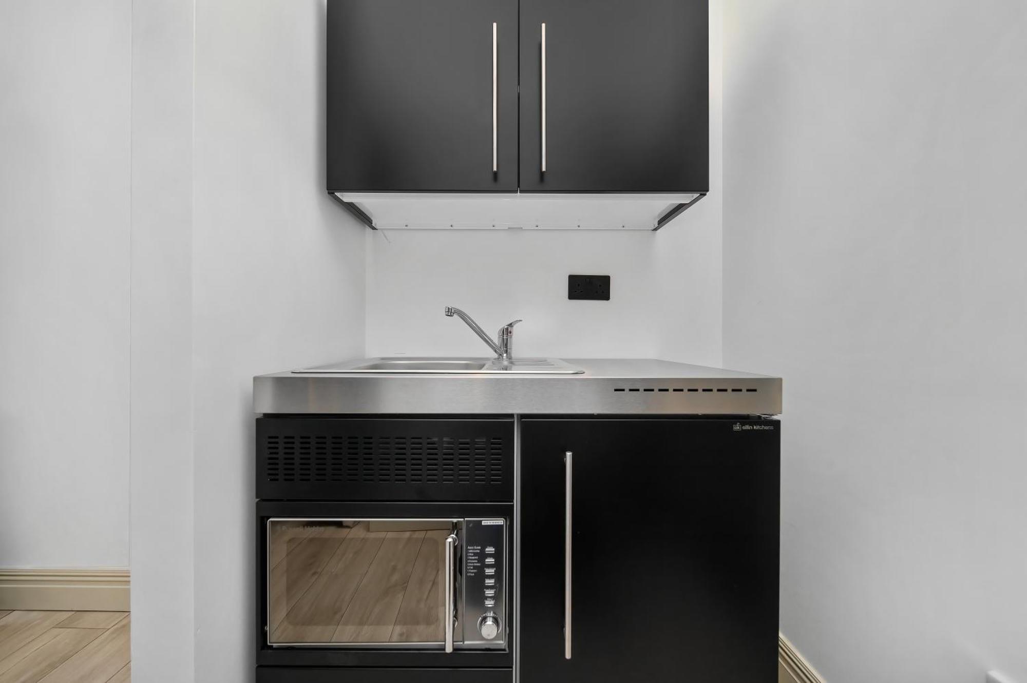 Nine Elms Modern Apartment London