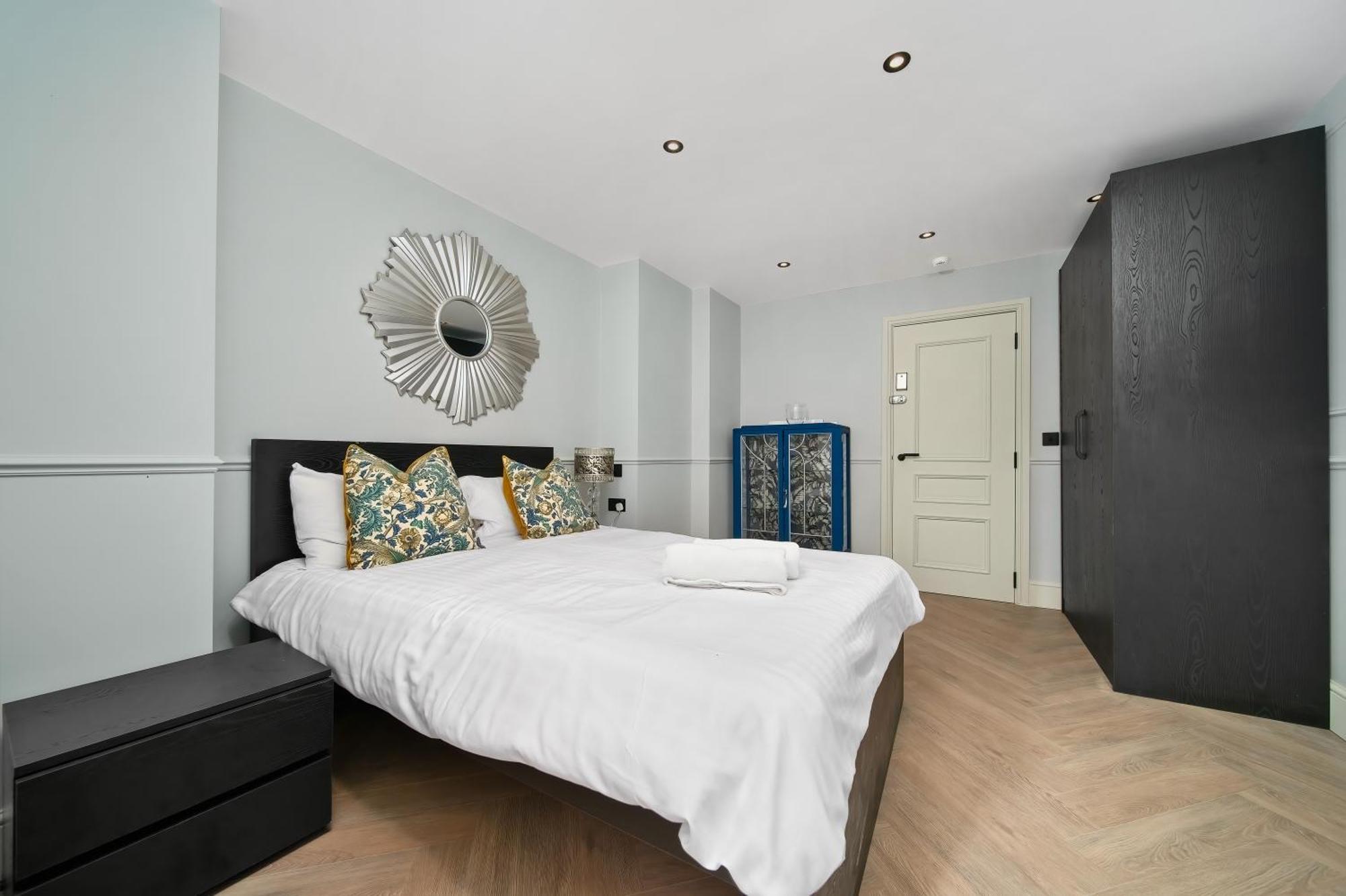 Nine Elms Modern Apartment London