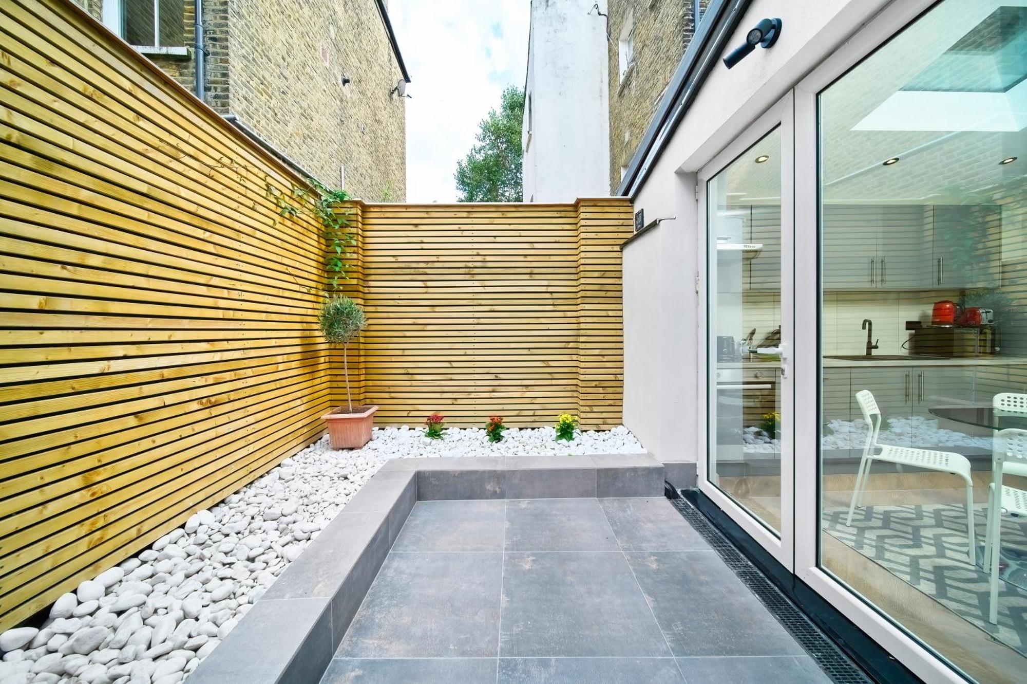 Nine Elms Modern Apartment