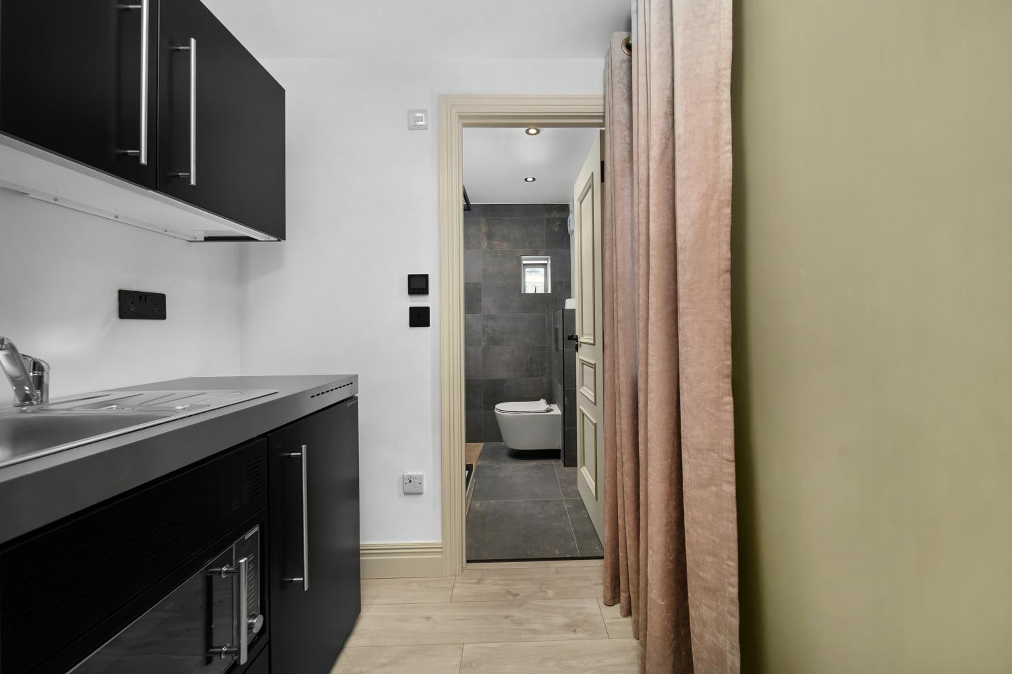 Nine Elms Modern *
