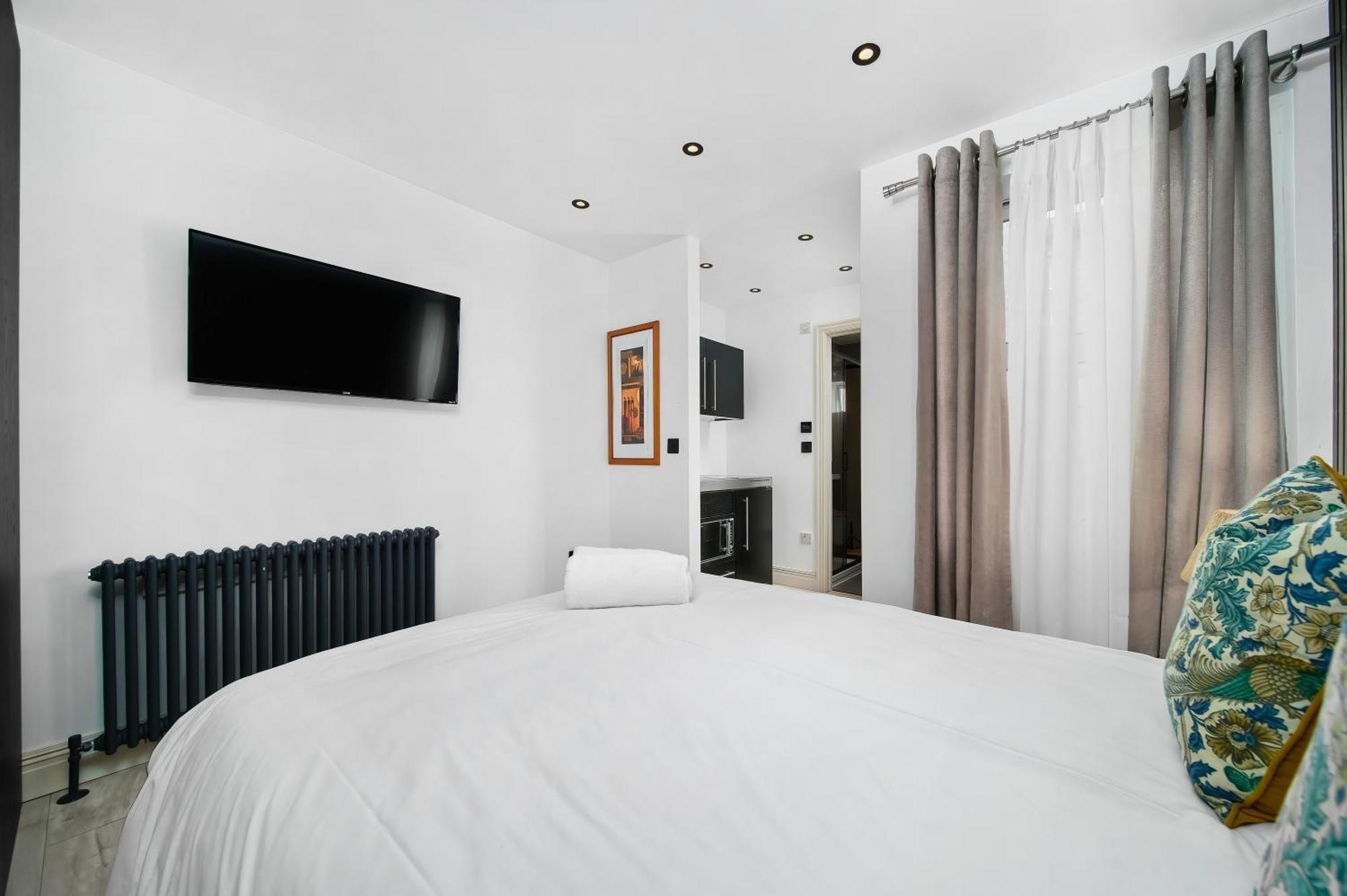 Nine Elms Modern Apartment *