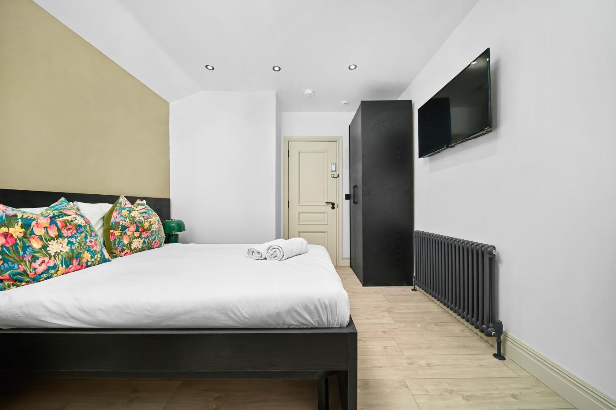 Nine Elms Modern Apartment