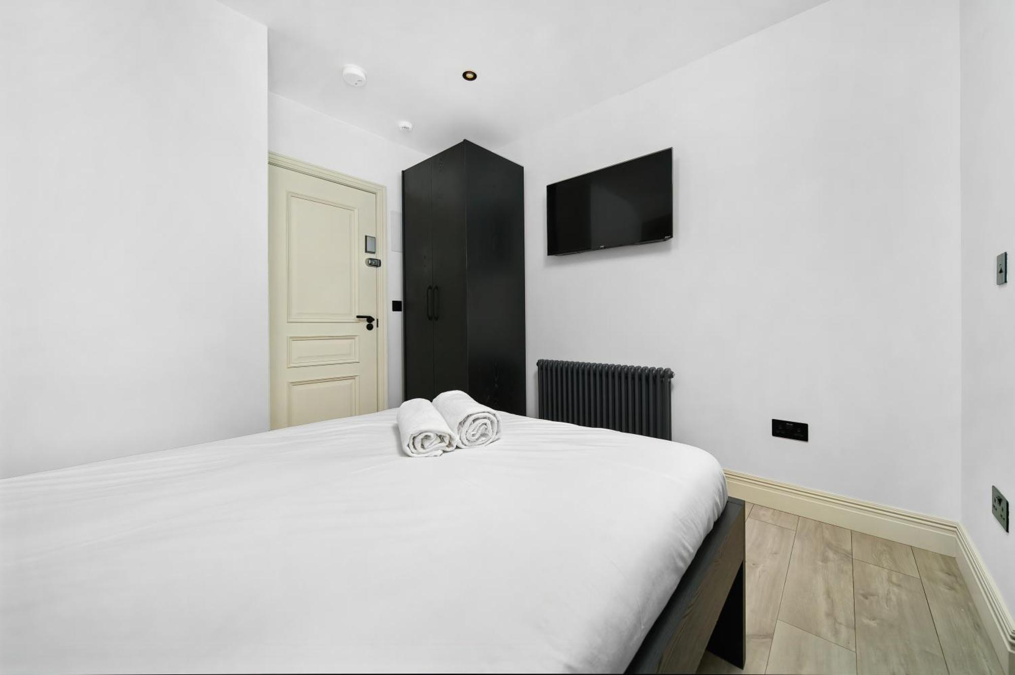 Nine Elms Modern Apartment *