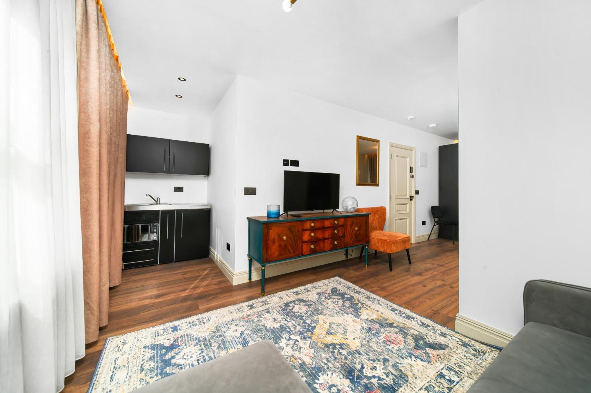 Nine Elms Modern Apartment London