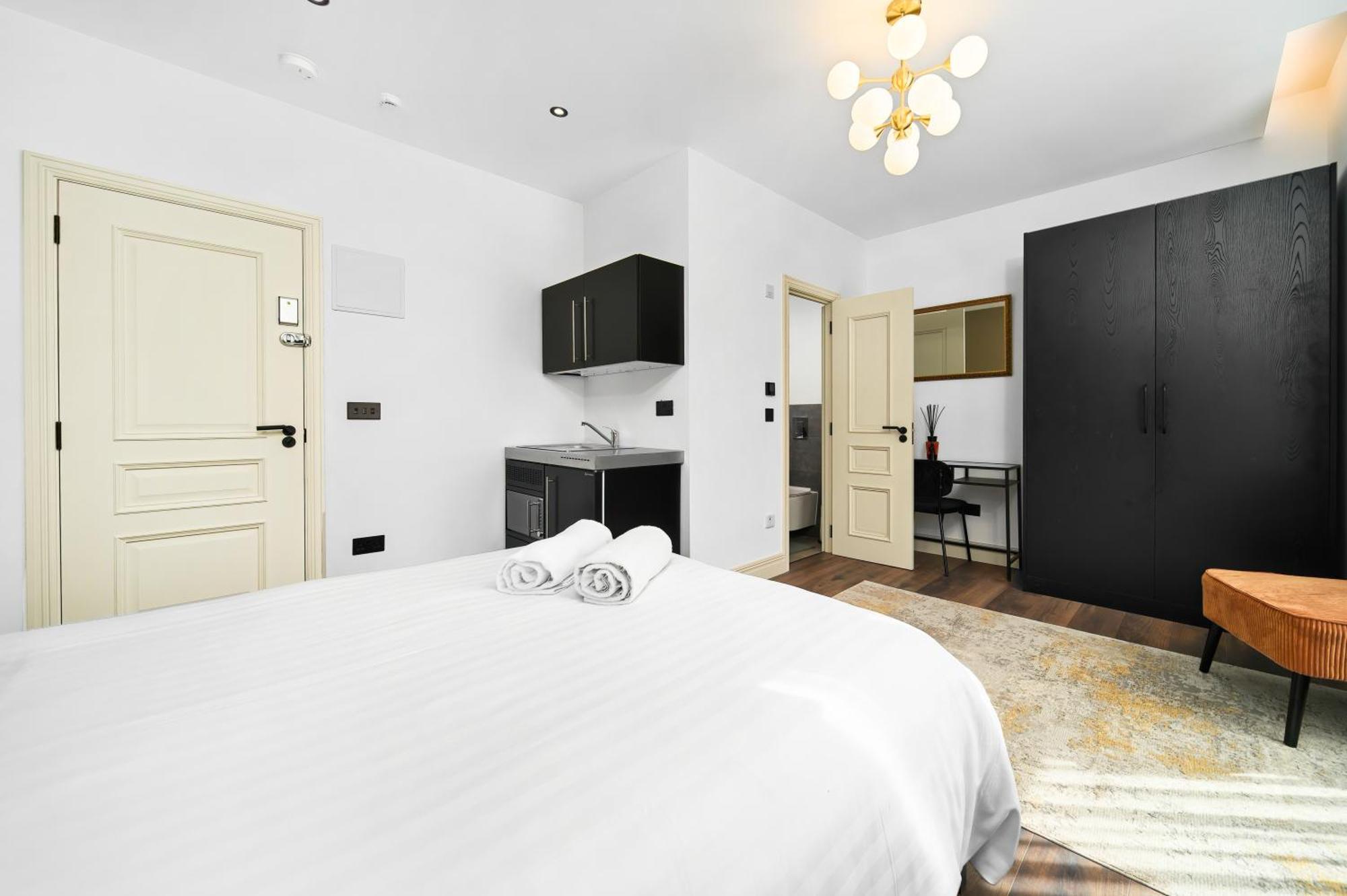 Nine Elms Modern * London