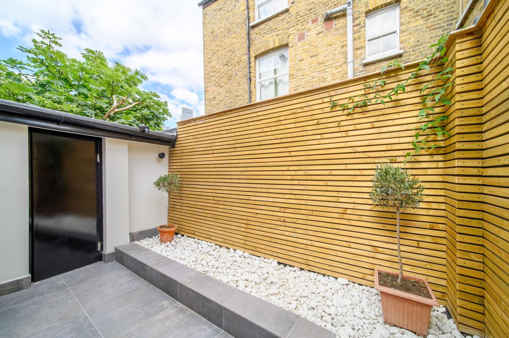 Nine Elms Modern Apartment